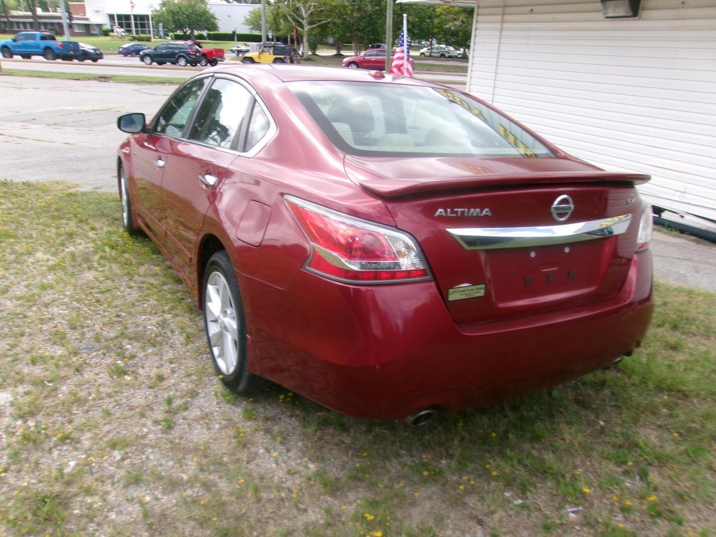 2015 Red Nissan Altima 2.5 S (1N4AL3AP3FC) with an 2.5L L4 DOHC 16V engine, Continuously Variable Transmission transmission, located at 2553 Airline Blvd, Portsmouth, VA, 23701, (757) 488-8331, 36.813889, -76.357597 - ***VEHICLE TERMS*** Down Payment: $999 Weekly Payment: $115 APR: 23.9% Repayment Terms: 42 Months *** CALL ELIZABETH SMITH - DIRECTOR OF MARKETING @ 757-488-8331 TO SCHEDULE YOUR APPOINTMENT TODAY AND GET PRE-APPROVED RIGHT OVER THE PHONE*** - Photo#7