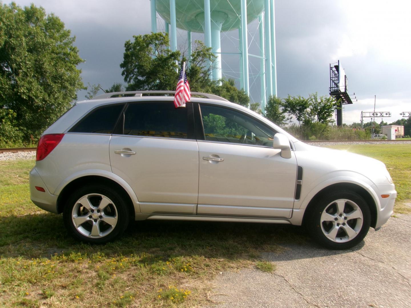 2014 Silver Chevrolet Captiva Sport LTZ FWD (3GNAL4EK3ES) with an 2.4L L4 DOHC 16V FFV engine, 6-Speed Automatic transmission, located at 2553 Airline Blvd, Portsmouth, VA, 23701, (757) 488-8331, 36.813889, -76.357597 - Photo#4