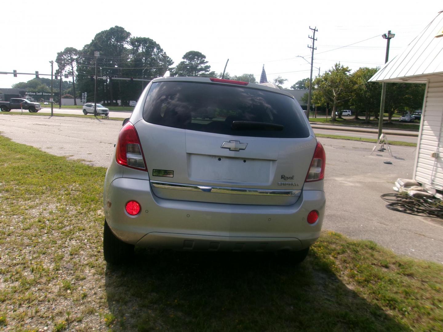 2014 Silver Chevrolet Captiva Sport LTZ FWD (3GNAL4EK3ES) with an 2.4L L4 DOHC 16V FFV engine, 6-Speed Automatic transmission, located at 2553 Airline Blvd, Portsmouth, VA, 23701, (757) 488-8331, 36.813889, -76.357597 - Photo#6