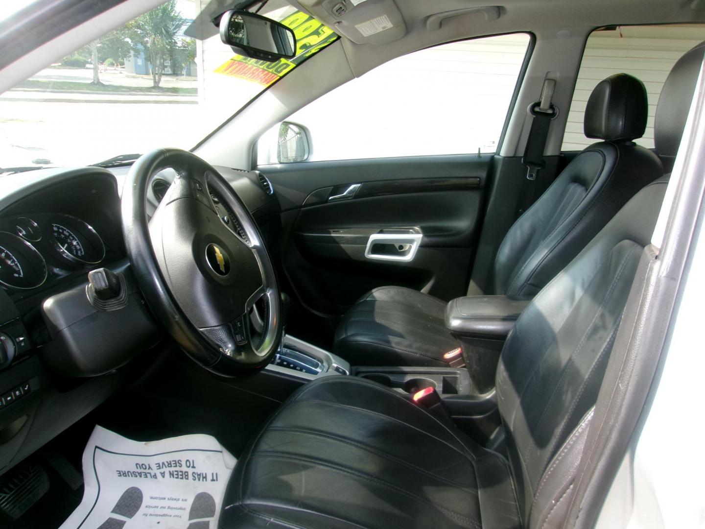 2014 Silver Chevrolet Captiva Sport LTZ FWD (3GNAL4EK3ES) with an 2.4L L4 DOHC 16V FFV engine, 6-Speed Automatic transmission, located at 2553 Airline Blvd, Portsmouth, VA, 23701, (757) 488-8331, 36.813889, -76.357597 - Photo#9