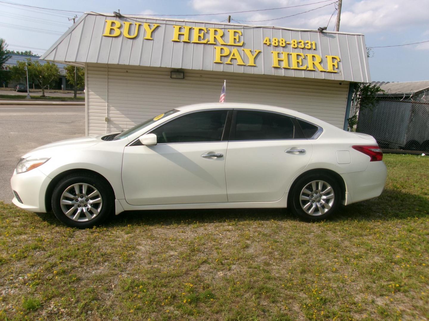 2016 White Nissan Altima 2.5 SL (1N4AL3AP8GC) with an 2.5L L4 DOHC 16V engine, CVT transmission, located at 2553 Airline Blvd, Portsmouth, VA, 23701, (757) 488-8331, 36.813889, -76.357597 - Photo#0