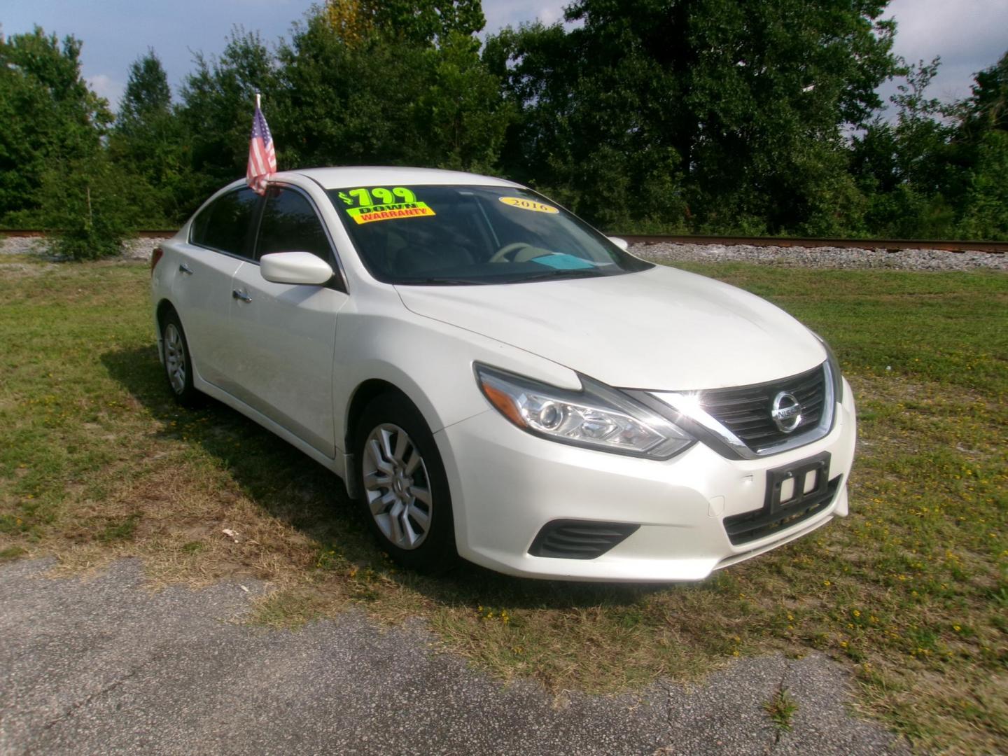 2016 White Nissan Altima 2.5 SL (1N4AL3AP8GC) with an 2.5L L4 DOHC 16V engine, CVT transmission, located at 2553 Airline Blvd, Portsmouth, VA, 23701, (757) 488-8331, 36.813889, -76.357597 - Photo#3