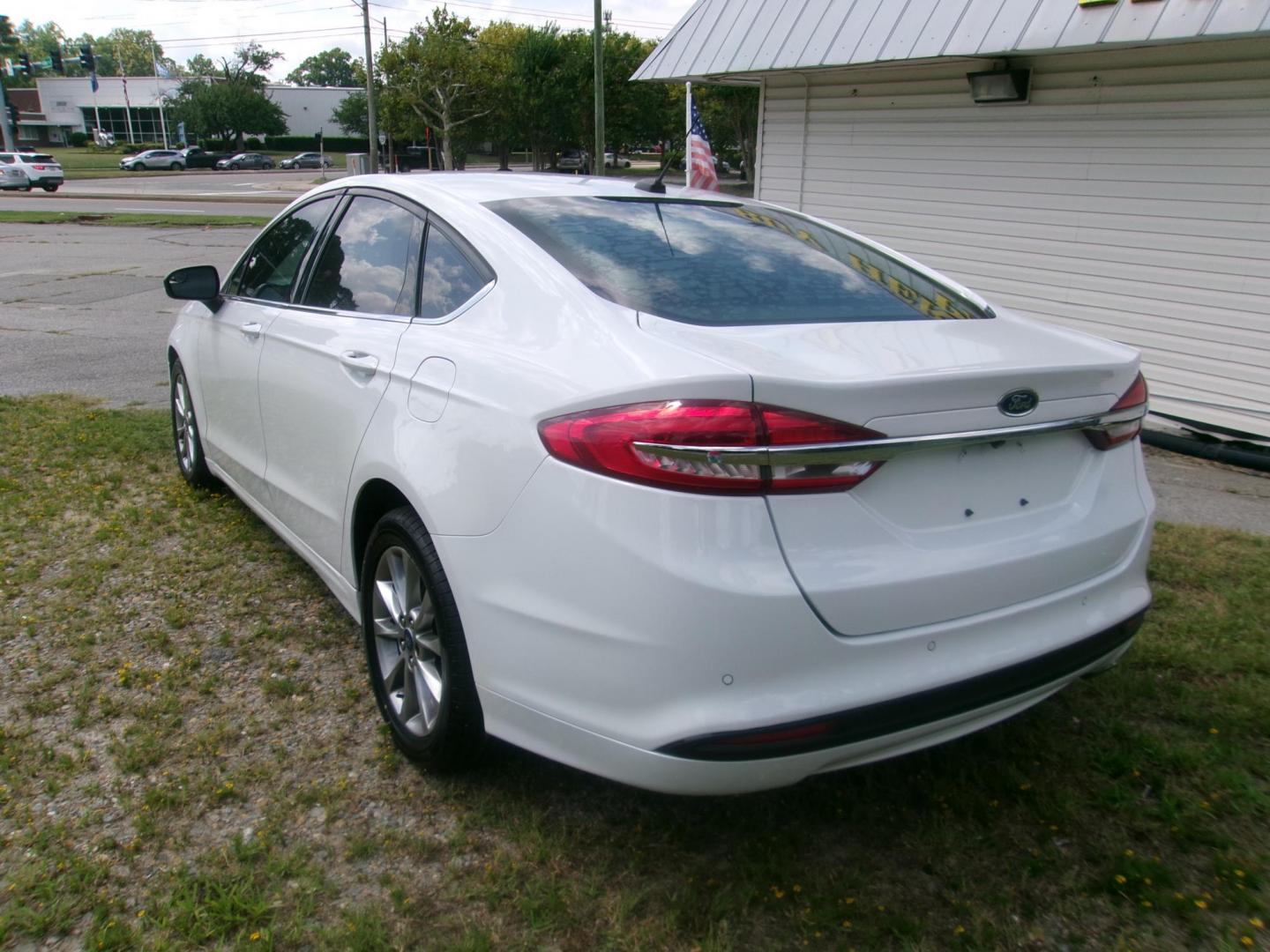 2017 White Ford Fusion SE (3FA6P0H73HR) with an 2.5L L4 DOHC 16V engine, 6A transmission, located at 2553 Airline Blvd, Portsmouth, VA, 23701, (757) 488-8331, 36.813889, -76.357597 - ***VEHICLE TERMS*** Down Payment: $999 Weekly Payment: $120 APR: 23.9% Repayment Terms: 42 Months *** CALL ELIZABETH SMITH - DIRECTOR OF MARKETING @ 757-488-8331 TO SCHEDULE YOUR APPOINTMENT TODAY AND GET PRE-APPROVED RIGHT OVER THE PHONE*** - Photo#7