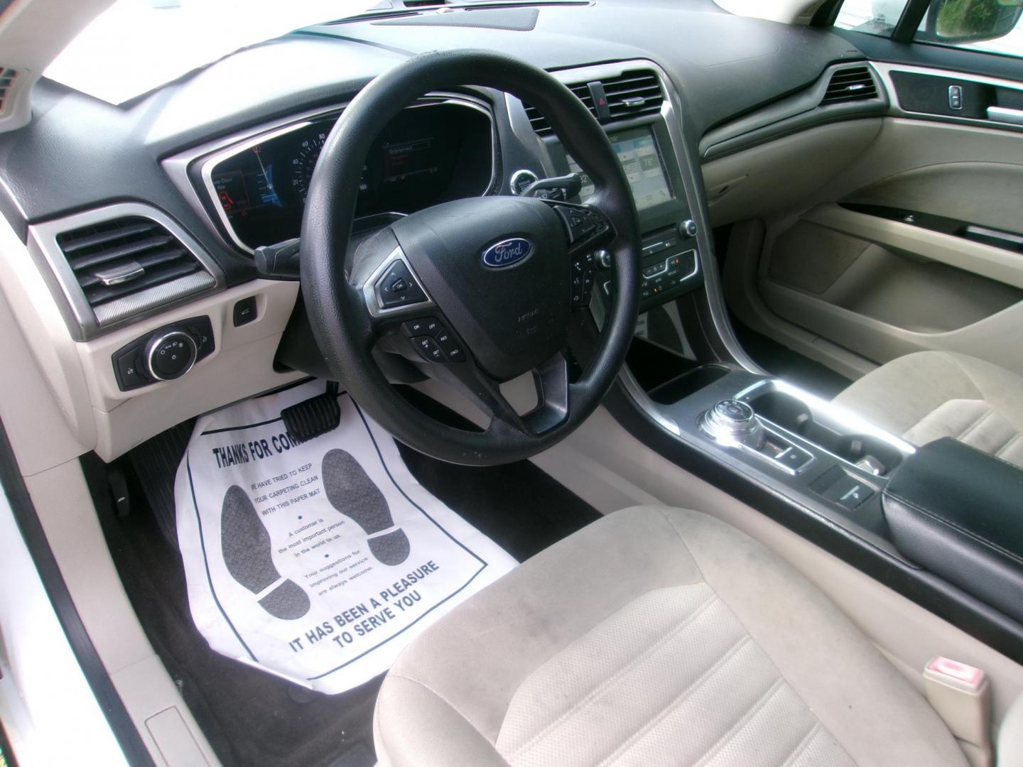 2017 White Ford Fusion SE (3FA6P0H73HR) with an 2.5L L4 DOHC 16V engine, 6A transmission, located at 2553 Airline Blvd, Portsmouth, VA, 23701, (757) 488-8331, 36.813889, -76.357597 - ***VEHICLE TERMS*** Down Payment: $999 Weekly Payment: $120 APR: 23.9% Repayment Terms: 42 Months *** CALL ELIZABETH SMITH - DIRECTOR OF MARKETING @ 757-488-8331 TO SCHEDULE YOUR APPOINTMENT TODAY AND GET PRE-APPROVED RIGHT OVER THE PHONE*** - Photo#9