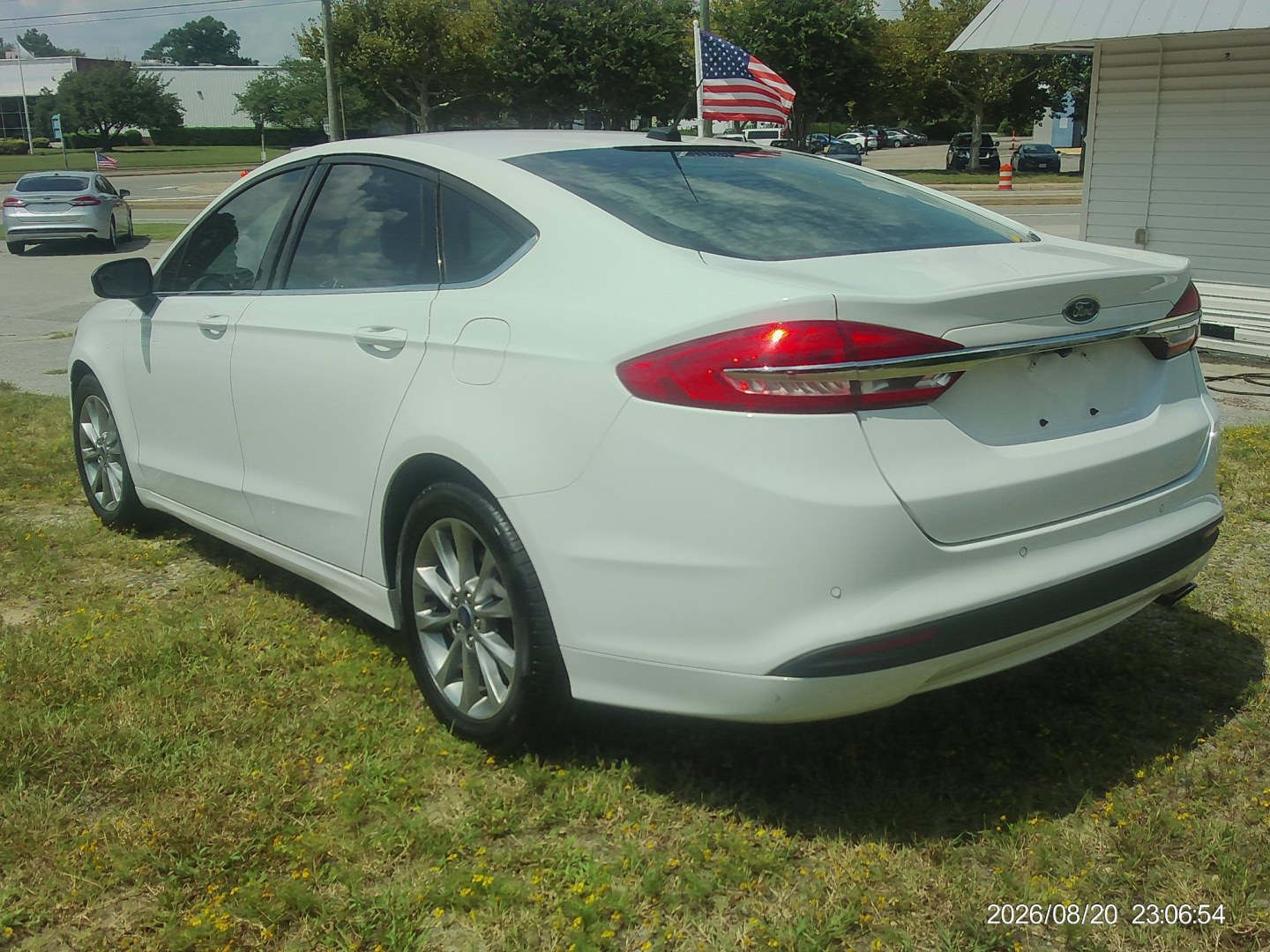 2017 White Ford Fusion SE (3FA6P0H73HR) with an 2.5L L4 DOHC 16V engine, 6A transmission, located at 2553 Airline Blvd, Portsmouth, VA, 23701, (757) 488-8331, 36.813889, -76.357597 - ***VEHICLE TERMS*** Down Payment: $799 Weekly Payment: $115 APR: 23.9% Repayment Terms: 42 Months *** CALL ELIZABETH SMITH - DIRECTOR OF MARKETING @ 757-488-8331 TO SCHEDULE YOUR APPOINTMENT TODAY AND GET PRE-APPROVED RIGHT OVER THE PHONE***- Photo#7