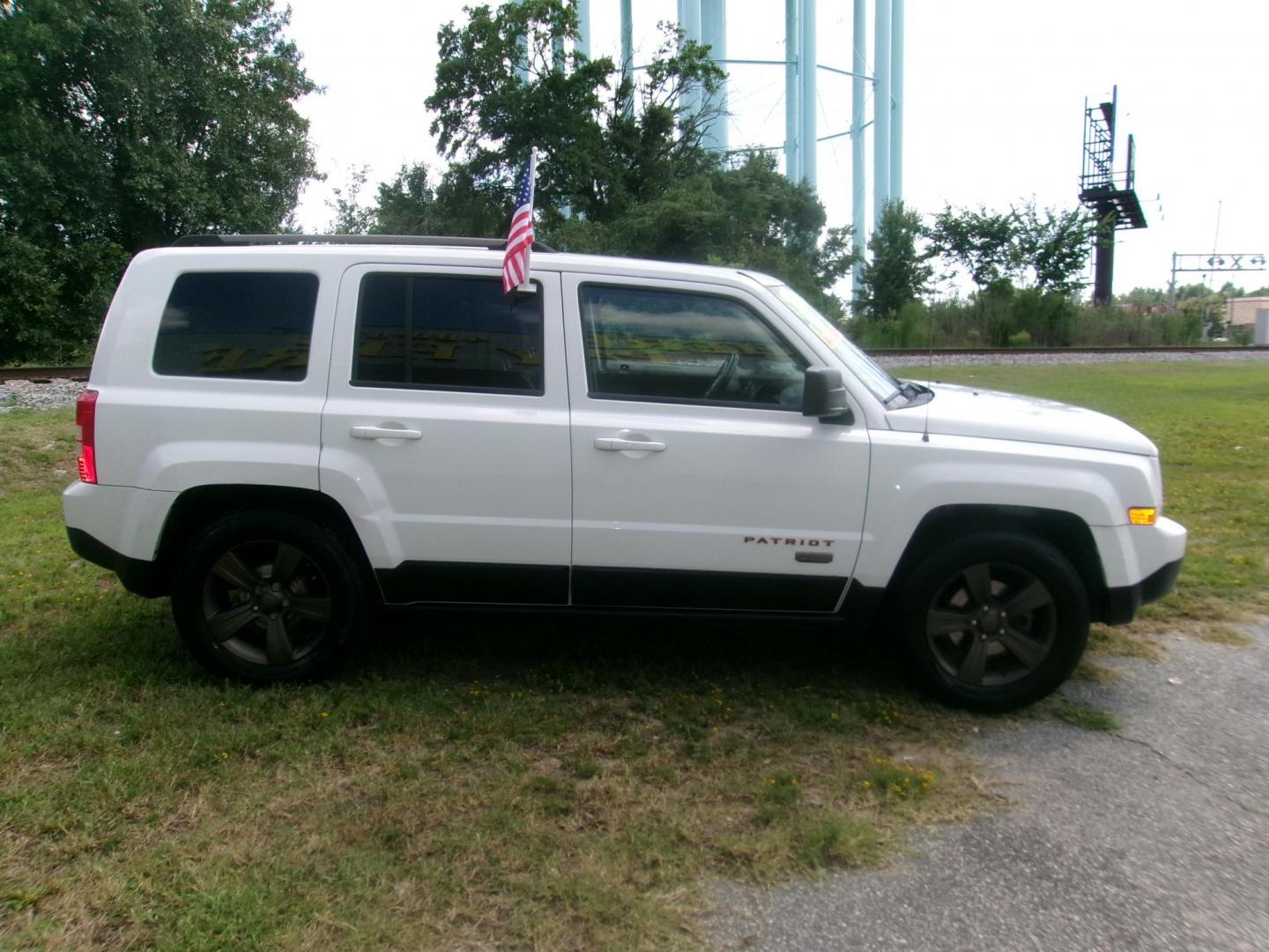 2016 White Jeep Patriot Sport 2WD (1C4NJPBB5GD) with an 2.4L L4 DOHC 16V engine, located at 2553 Airline Blvd, Portsmouth, VA, 23701, (757) 488-8331, 36.813889, -76.357597 - ***VEHICLE TERMS*** Down Payment: $799 Weekly Payment: $110 APR: 23.9% Repayment Terms: 42 Months *** CALL ELIZABETH SMITH - DIRECTOR OF MARKETING @ 757-488-8331 TO SCHEDULE YOUR APPOINTMENT TODAY AND GET PRE-APPROVED RIGHT OVER THE PHONE*** - Photo#4
