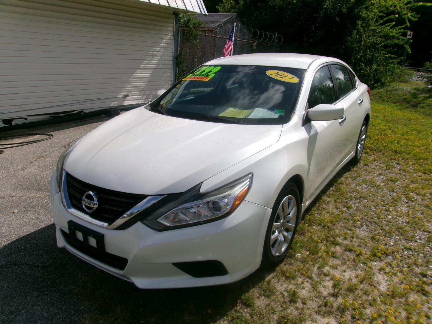 2017 White Nissan Altima 2.5 S (1N4AL3AP1HC) with an 2.5L L4 DOHC 16V engine, CVT transmission, located at 2553 Airline Blvd, Portsmouth, VA, 23701, (757) 488-8331, 36.813889, -76.357597 - ***VEHICLE TERMS*** Down Payment: $799 Weekly Payment: $115 APR: 23.9% Repayment Terms: 42 Months *** CALL ELIZABETH SMITH - DIRECTOR OF MARKETING @ 757-488-8331 TO SCHEDULE YOUR APPOINTMENT TODAY AND GET PRE-APPROVED RIGHT OVER THE PHONE*** - Photo#1