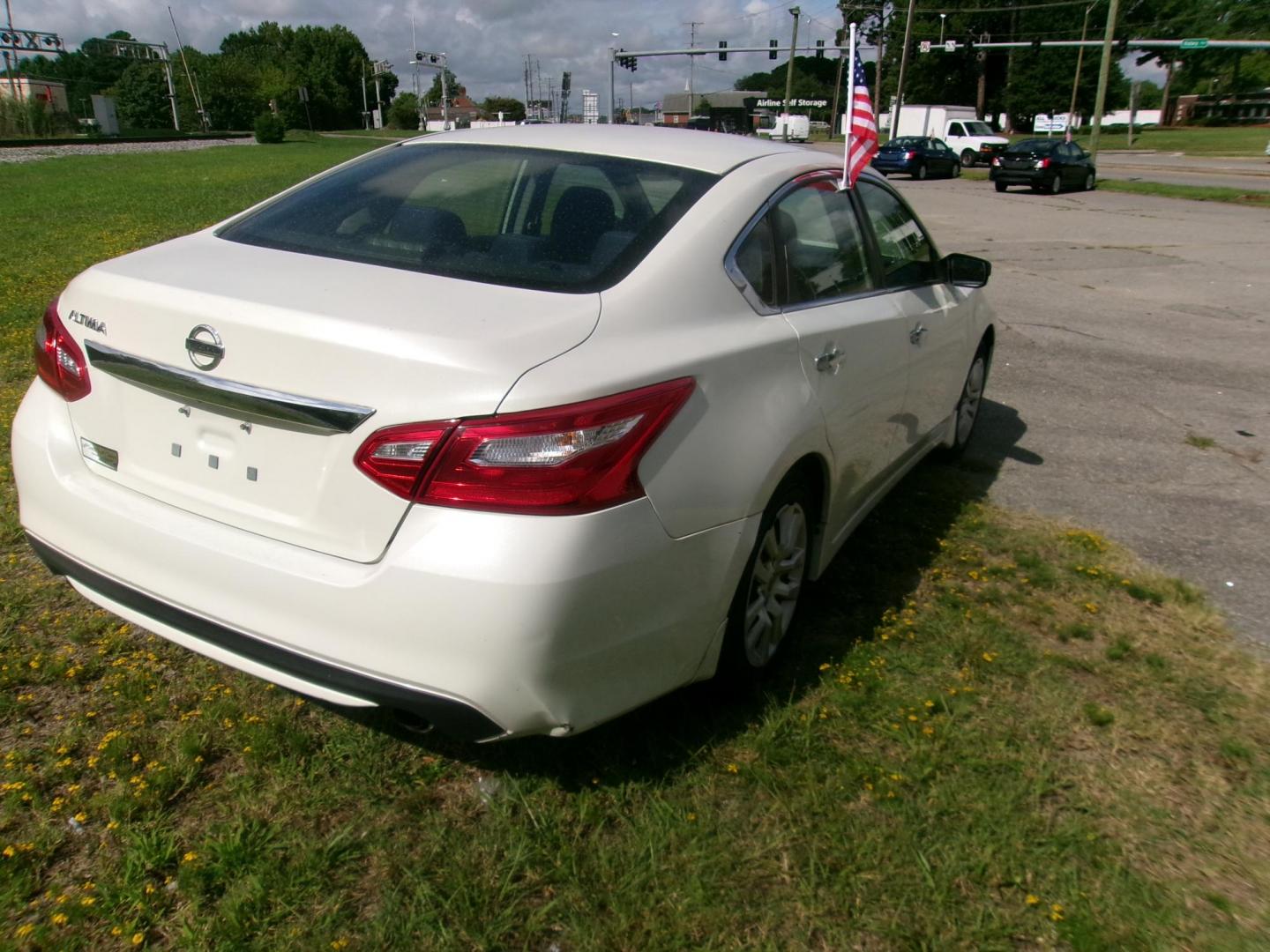 2017 White Nissan Altima 2.5 S (1N4AL3AP1HC) with an 2.5L L4 DOHC 16V engine, CVT transmission, located at 2553 Airline Blvd, Portsmouth, VA, 23701, (757) 488-8331, 36.813889, -76.357597 - ***VEHICLE TERMS*** Down Payment: $799 Weekly Payment: $115 APR: 23.9% Repayment Terms: 42 Months *** CALL ELIZABETH SMITH - DIRECTOR OF MARKETING @ 757-488-8331 TO SCHEDULE YOUR APPOINTMENT TODAY AND GET PRE-APPROVED RIGHT OVER THE PHONE*** - Photo#5