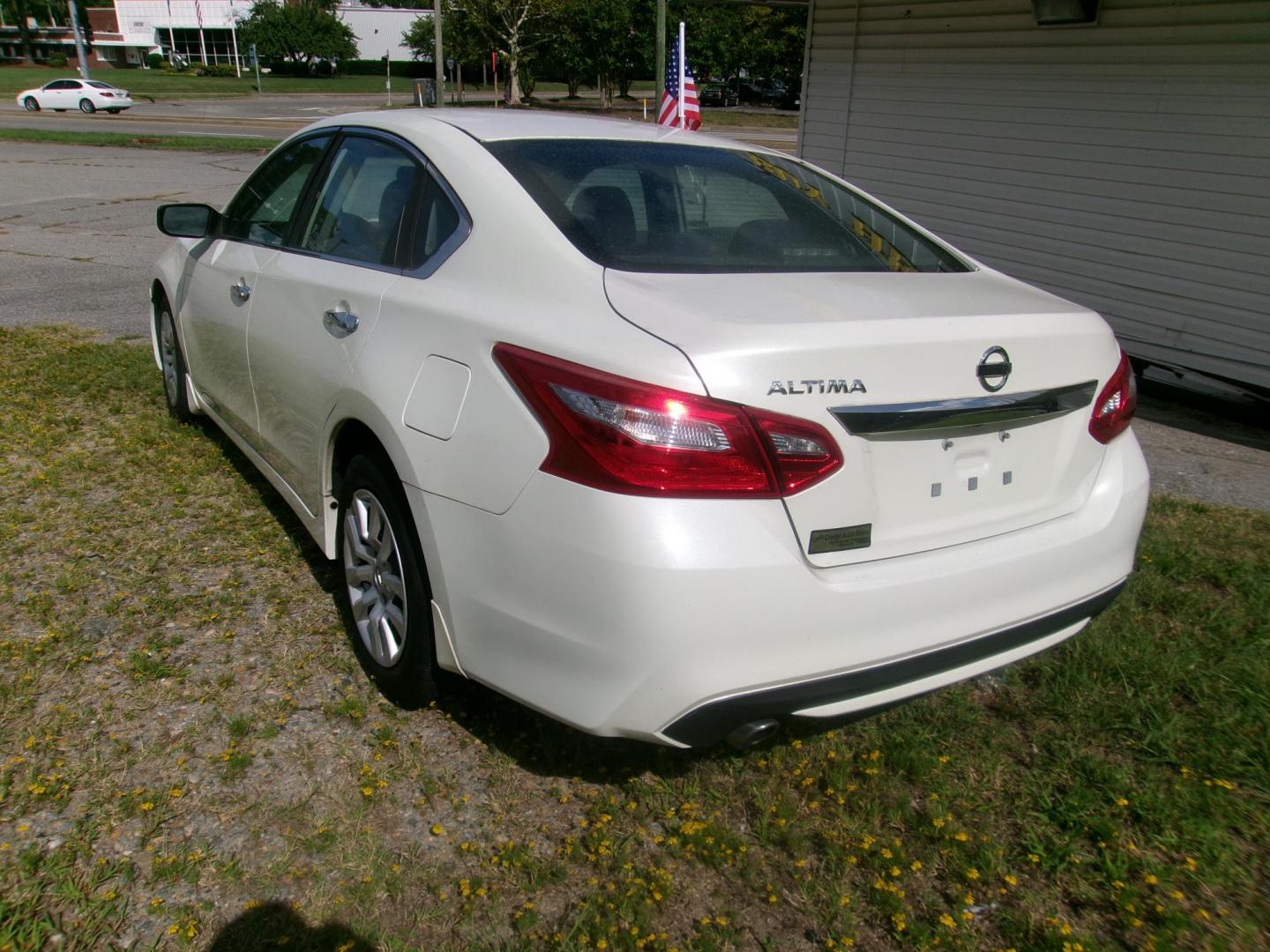 2017 White Nissan Altima 2.5 S (1N4AL3AP1HC) with an 2.5L L4 DOHC 16V engine, CVT transmission, located at 2553 Airline Blvd, Portsmouth, VA, 23701, (757) 488-8331, 36.813889, -76.357597 - ***VEHICLE TERMS*** Down Payment: $799 Weekly Payment: $115 APR: 23.9% Repayment Terms: 42 Months *** CALL ELIZABETH SMITH - DIRECTOR OF MARKETING @ 757-488-8331 TO SCHEDULE YOUR APPOINTMENT TODAY AND GET PRE-APPROVED RIGHT OVER THE PHONE*** - Photo#7