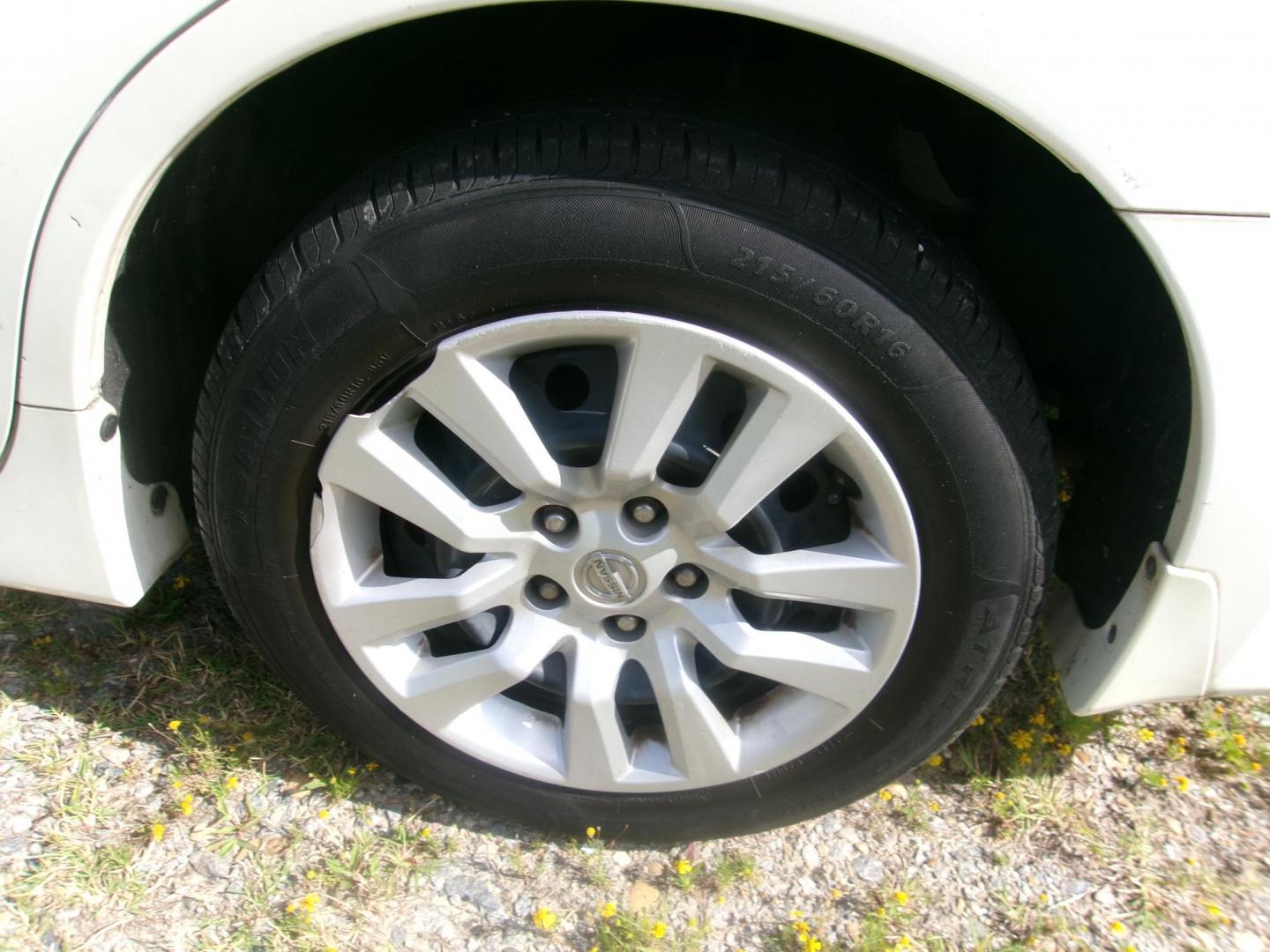 2017 White Nissan Altima 2.5 S (1N4AL3AP1HC) with an 2.5L L4 DOHC 16V engine, CVT transmission, located at 2553 Airline Blvd, Portsmouth, VA, 23701, (757) 488-8331, 36.813889, -76.357597 - ***VEHICLE TERMS*** Down Payment: $799 Weekly Payment: $115 APR: 23.9% Repayment Terms: 42 Months *** CALL ELIZABETH SMITH - DIRECTOR OF MARKETING @ 757-488-8331 TO SCHEDULE YOUR APPOINTMENT TODAY AND GET PRE-APPROVED RIGHT OVER THE PHONE*** - Photo#8