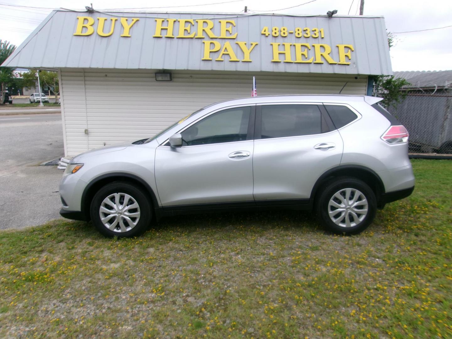 2015 Silver Nissan Rogue S AWD (KNMAT2MV2FP) with an 2.5L L4 DOHC 16V engine, Continuously Variable Transmission transmission, located at 2553 Airline Blvd, Portsmouth, VA, 23701, (757) 488-8331, 36.813889, -76.357597 - ***VEHICLE TERMS*** Down Payment: $799 Weekly Payment: $110 APR: 23.9% Repayment Terms: 42 Months *** CALL ELIZABETH SMITH - DIRECTOR OF MARKETING @ 757-488-8331 TO SCHEDULE YOUR APPOINTMENT TODAY AND GET PRE-APPROVED RIGHT OVER THE PHONE*** - Photo#0