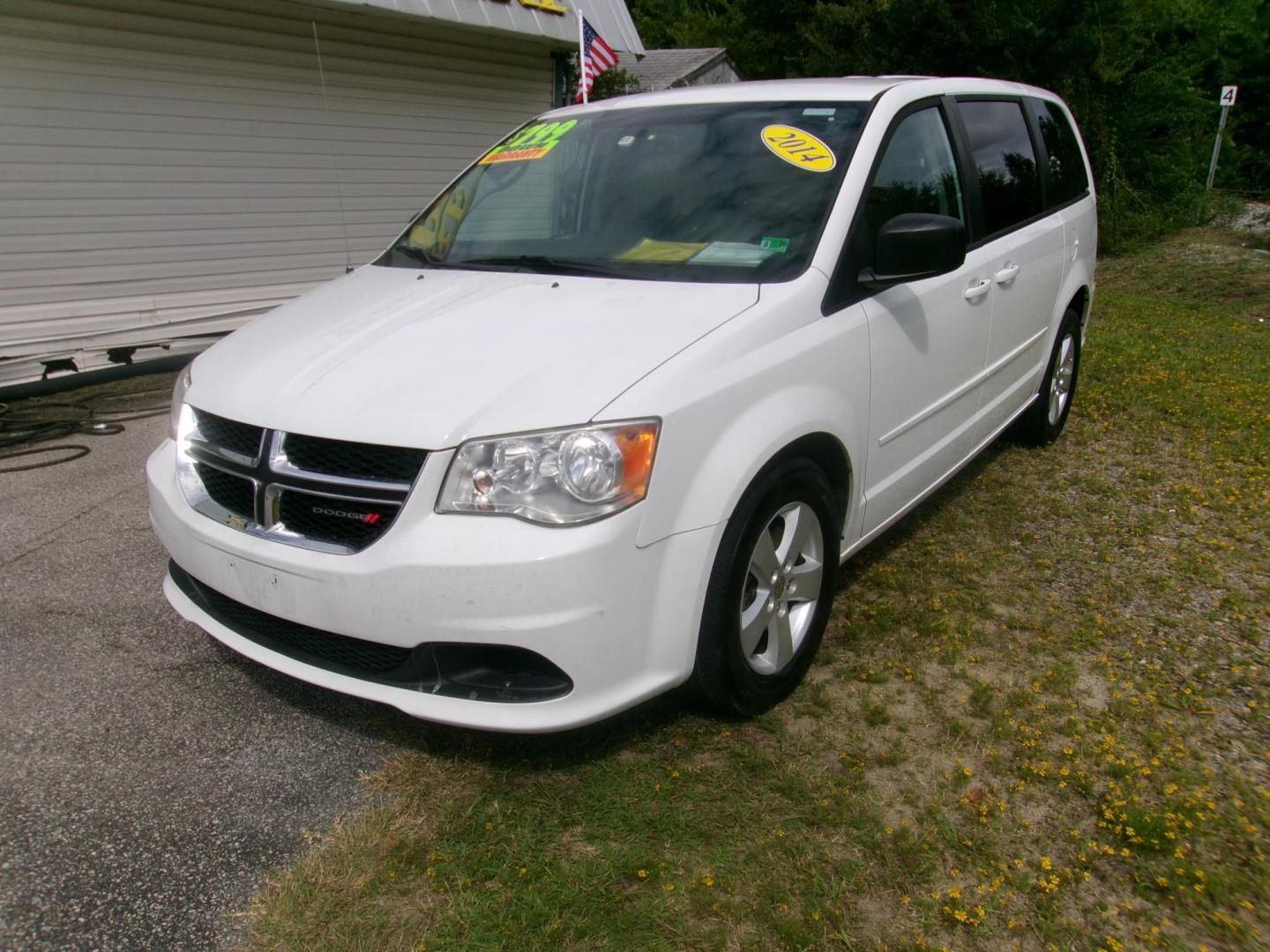 2014 White Dodge Grand Caravan SE (2C4RDGBGXER) with an 3.6L V6 DOHC 24V engine, 6-Speed Automatic transmission, located at 2553 Airline Blvd, Portsmouth, VA, 23701, (757) 488-8331, 36.813889, -76.357597 - ***VEHICLE TERMS*** Down Payment: $799 Weekly Payment: $110 APR: 23.9% Repayment Terms: 42 Months *** CALL ELIZABETH SMITH - DIRECTOR OF MARKETING @ 757-488-8331 TO SCHEDULE YOUR APPOINTMENT TODAY AND GET PRE-APPROVED RIGHT OVER THE PHONE*** - Photo#1