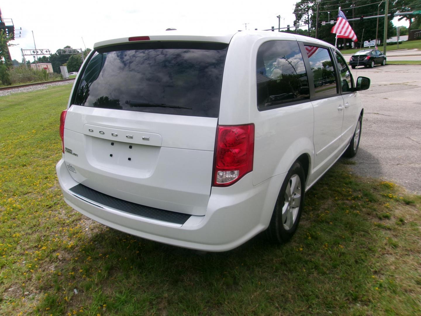 2014 White Dodge Grand Caravan SE (2C4RDGBGXER) with an 3.6L V6 DOHC 24V engine, 6-Speed Automatic transmission, located at 2553 Airline Blvd, Portsmouth, VA, 23701, (757) 488-8331, 36.813889, -76.357597 - ***VEHICLE TERMS*** Down Payment: $799 Weekly Payment: $110 APR: 23.9% Repayment Terms: 42 Months *** CALL ELIZABETH SMITH - DIRECTOR OF MARKETING @ 757-488-8331 TO SCHEDULE YOUR APPOINTMENT TODAY AND GET PRE-APPROVED RIGHT OVER THE PHONE*** - Photo#5