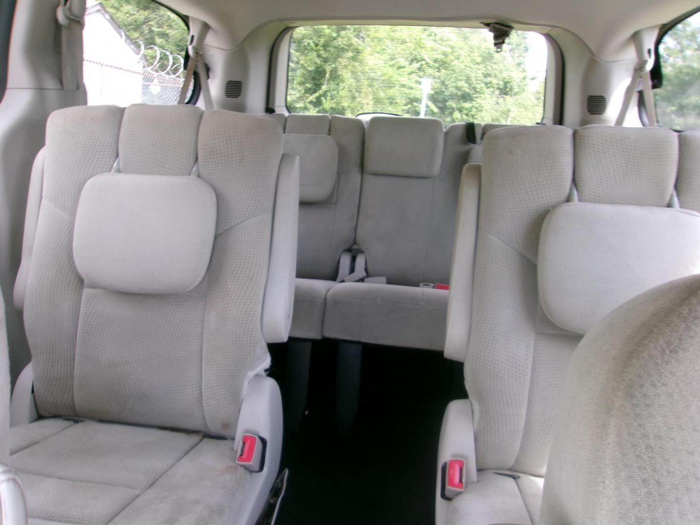 2014 White Dodge Grand Caravan SE (2C4RDGBGXER) with an 3.6L V6 DOHC 24V engine, 6-Speed Automatic transmission, located at 2553 Airline Blvd, Portsmouth, VA, 23701, (757) 488-8331, 36.813889, -76.357597 - ***VEHICLE TERMS*** Down Payment: $799 Weekly Payment: $110 APR: 23.9% Repayment Terms: 42 Months *** CALL ELIZABETH SMITH - DIRECTOR OF MARKETING @ 757-488-8331 TO SCHEDULE YOUR APPOINTMENT TODAY AND GET PRE-APPROVED RIGHT OVER THE PHONE*** - Photo#10