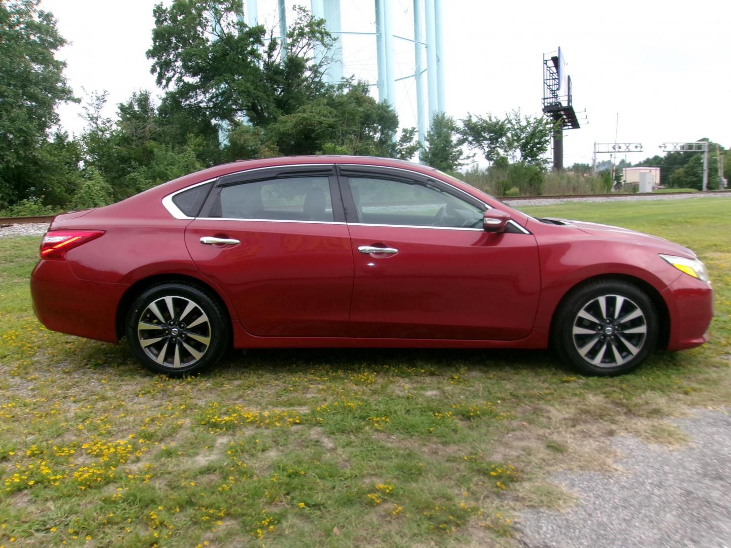 2016 Red Nissan Altima 2.5 SL (1N4AL3AP1GC) with an 2.5L L4 DOHC 16V engine, CVT transmission, located at 2553 Airline Blvd, Portsmouth, VA, 23701, (757) 488-8331, 36.813889, -76.357597 - ***VEHICLE TERMS*** Down Payment: $899 Weekly Payment: $110 APR: 23.9% Repayment Terms: 42 Months *** CALL ELIZABETH SMITH - DIRECTOR OF MARKETING @ 757-488-8331 TO SCHEDULE YOUR APPOINTMENT TODAY AND GET PRE-APPROVED RIGHT OVER THE PHONE*** - Photo#4