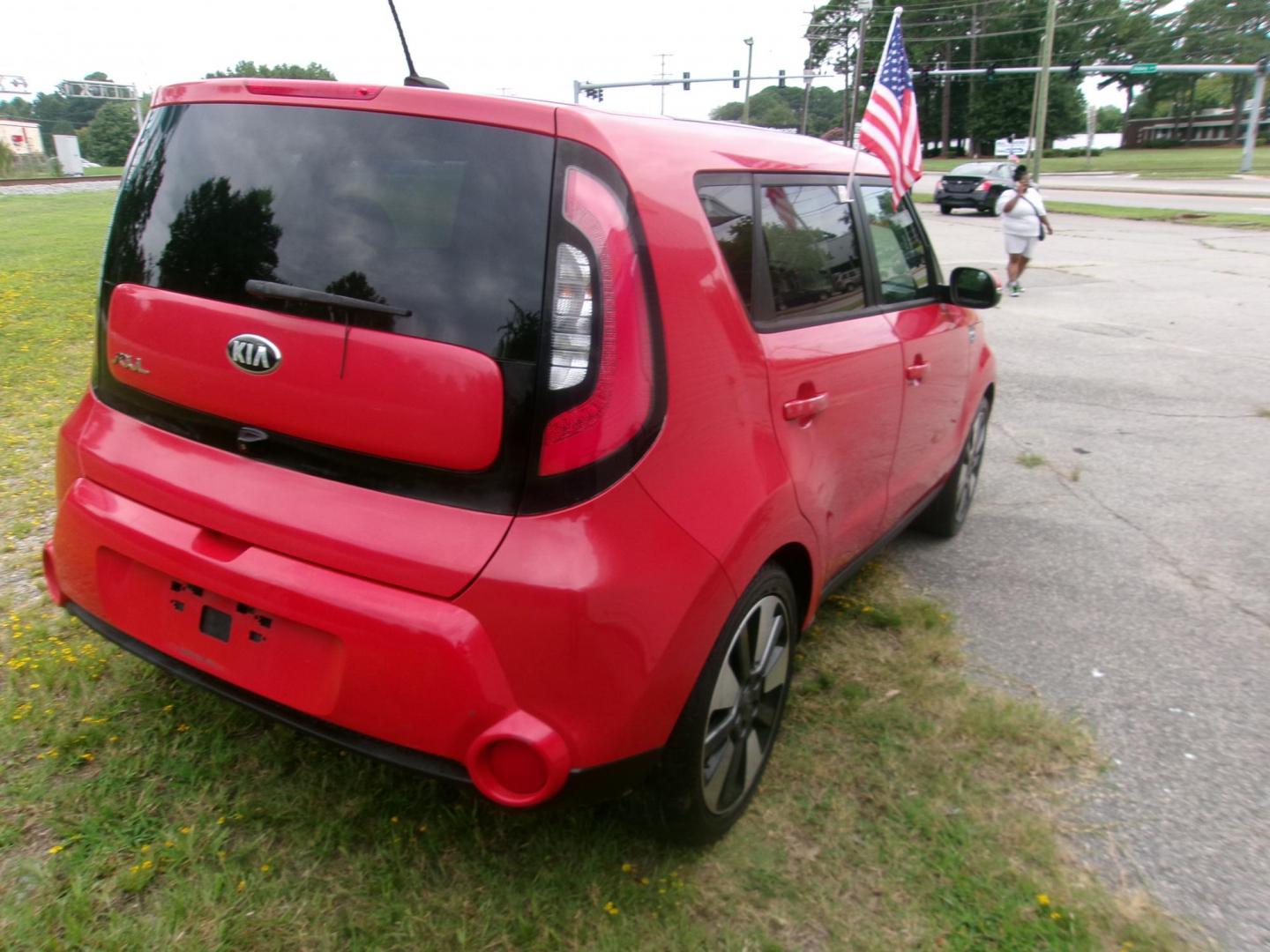 2015 Red Kia Soul ! (KNDJX3A52F7) with an 2.0L L4 DOHC 16V engine, 6-Speed Automatic transmission, located at 2553 Airline Blvd, Portsmouth, VA, 23701, (757) 488-8331, 36.813889, -76.357597 - ***VEHICLE TERMS*** Down Payment: $499 Weekly Payment: $105 APR: 23.9% Repayment Terms: 42 Months *** CALL ELIZABETH SMITH - DIRECTOR OF MARKETING @ 757-488-8331 TO SCHEDULE YOUR APPOINTMENT TODAY AND GET PRE-APPROVED RIGHT OVER THE PHONE*** - Photo#5