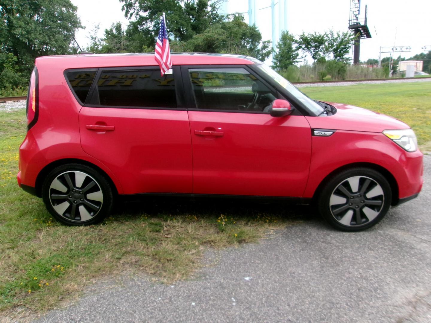 2015 Red Kia Soul ! (KNDJX3A52F7) with an 2.0L L4 DOHC 16V engine, 6-Speed Automatic transmission, located at 2553 Airline Blvd, Portsmouth, VA, 23701, (757) 488-8331, 36.813889, -76.357597 - ***VEHICLE TERMS*** Down Payment: $499 Weekly Payment: $105 APR: 23.9% Repayment Terms: 42 Months *** CALL ELIZABETH SMITH - DIRECTOR OF MARKETING @ 757-488-8331 TO SCHEDULE YOUR APPOINTMENT TODAY AND GET PRE-APPROVED RIGHT OVER THE PHONE*** - Photo#4