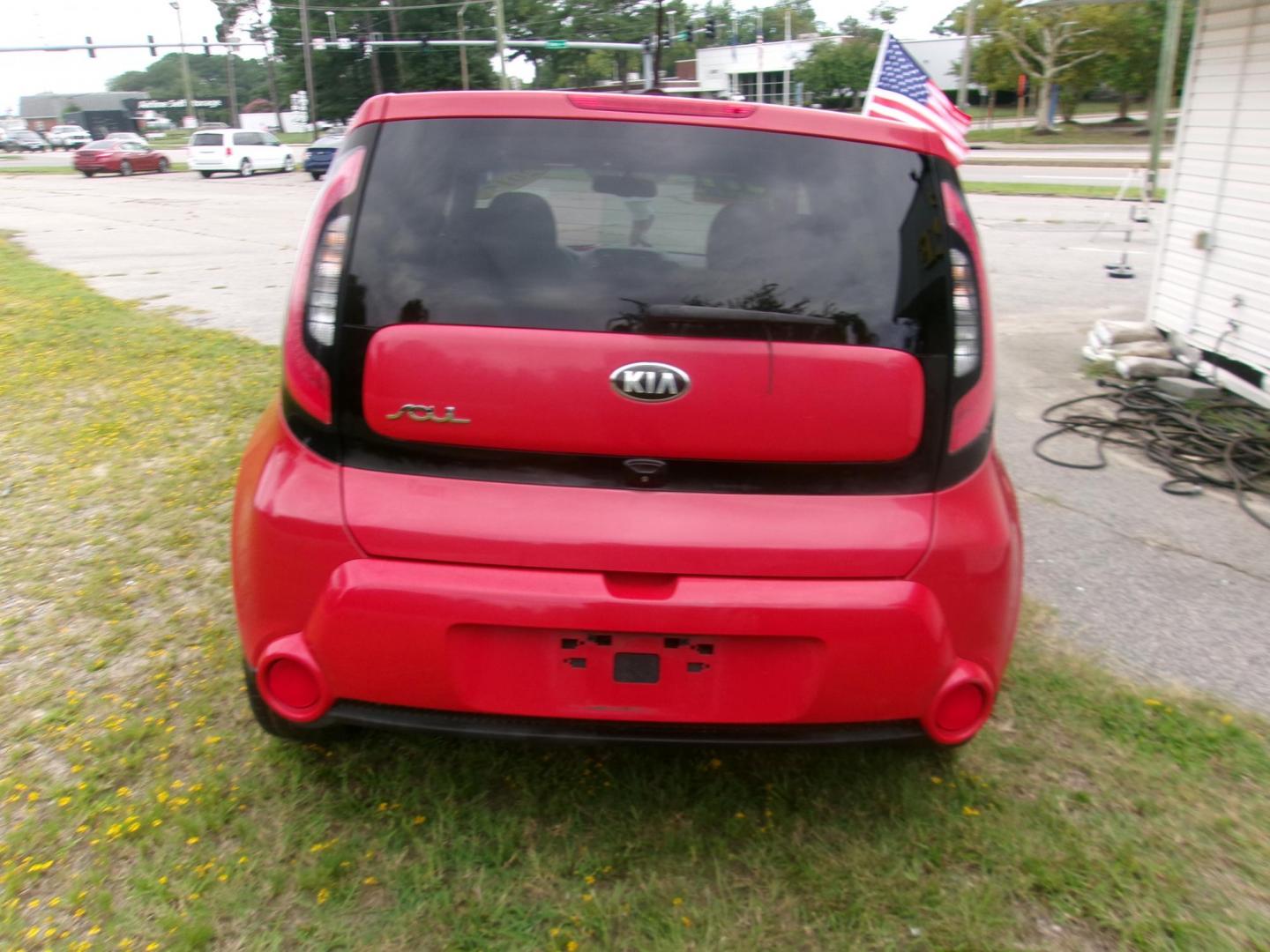 2015 Red Kia Soul ! (KNDJX3A52F7) with an 2.0L L4 DOHC 16V engine, 6-Speed Automatic transmission, located at 2553 Airline Blvd, Portsmouth, VA, 23701, (757) 488-8331, 36.813889, -76.357597 - ***VEHICLE TERMS*** Down Payment: $499 Weekly Payment: $105 APR: 23.9% Repayment Terms: 42 Months *** CALL ELIZABETH SMITH - DIRECTOR OF MARKETING @ 757-488-8331 TO SCHEDULE YOUR APPOINTMENT TODAY AND GET PRE-APPROVED RIGHT OVER THE PHONE*** - Photo#6
