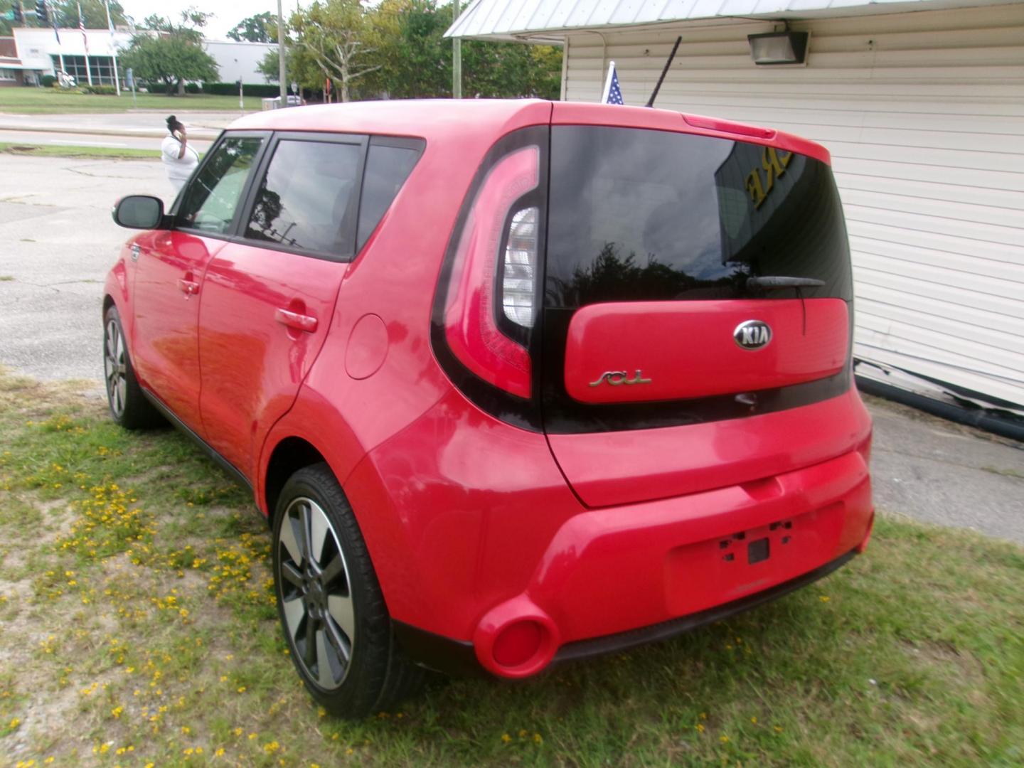 2015 Red Kia Soul ! (KNDJX3A52F7) with an 2.0L L4 DOHC 16V engine, 6-Speed Automatic transmission, located at 2553 Airline Blvd, Portsmouth, VA, 23701, (757) 488-8331, 36.813889, -76.357597 - ***VEHICLE TERMS*** Down Payment: $499 Weekly Payment: $105 APR: 23.9% Repayment Terms: 42 Months *** CALL ELIZABETH SMITH - DIRECTOR OF MARKETING @ 757-488-8331 TO SCHEDULE YOUR APPOINTMENT TODAY AND GET PRE-APPROVED RIGHT OVER THE PHONE*** - Photo#7