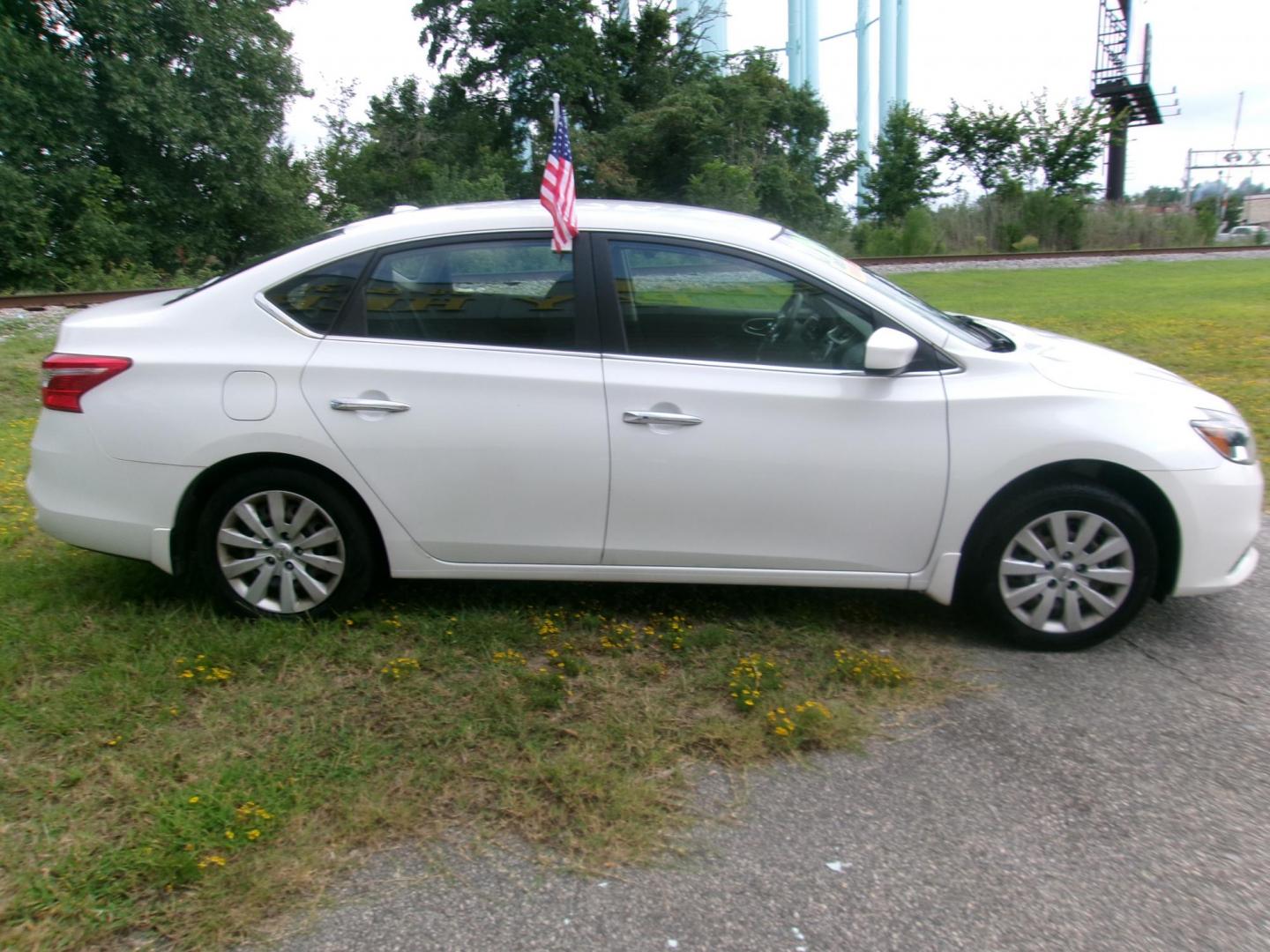 2016 White Nissan Sentra FE+ S (3N1AB7AP3GY) with an 1.8L L4 SFI DOHC 16V engine, CVT transmission, located at 2553 Airline Blvd, Portsmouth, VA, 23701, (757) 488-8331, 36.813889, -76.357597 - ***VEHICLE TERMS*** Down Payment: $799 Weekly Payment: $110 APR: 23.9% Repayment Terms: 42 Months *** CALL ELIZABETH SMITH - DIRECTOR OF MARKETING @ 757-488-8331 TO SCHEDULE YOUR APPOINTMENT TODAY AND GET PRE-APPROVED RIGHT OVER THE PHONE*** - Photo#4