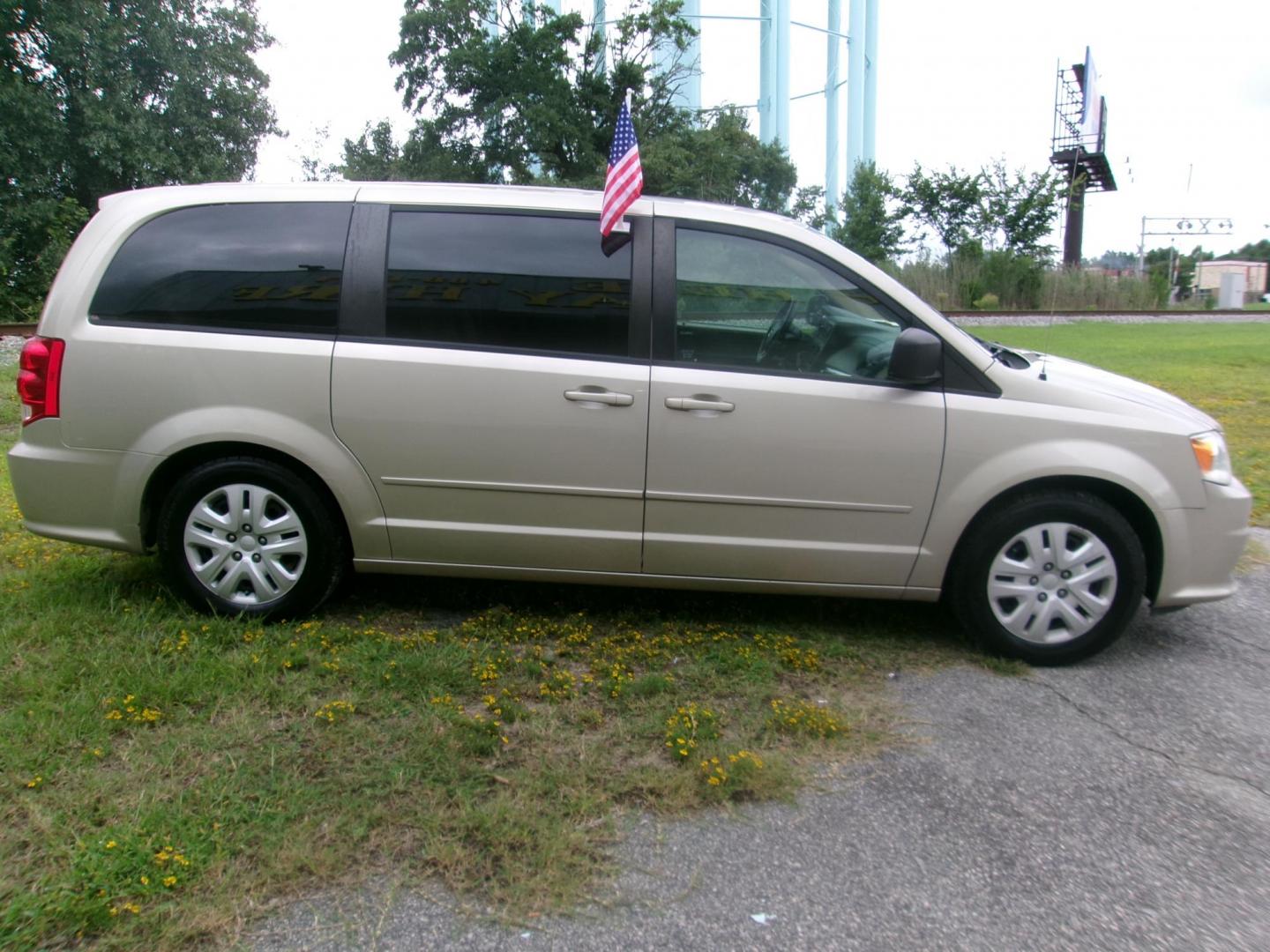 2014 Tan Dodge Grand Caravan SE (2C4RDGBG2ER) with an 3.6L V6 DOHC 24V engine, 6-Speed Automatic transmission, located at 2553 Airline Blvd, Portsmouth, VA, 23701, (757) 488-8331, 36.813889, -76.357597 - ***VEHICLE TERMS*** Down Payment: $899 Weekly Payment: $110 APR: 23.9% Repayment Terms: 42 Months *** CALL ELIZABETH SMITH - DIRECTOR OF MARKETING @ 757-488-8331 TO SCHEDULE YOUR APPOINTMENT TODAY AND GET PRE-APPROVED RIGHT OVER THE PHONE*** - Photo#4