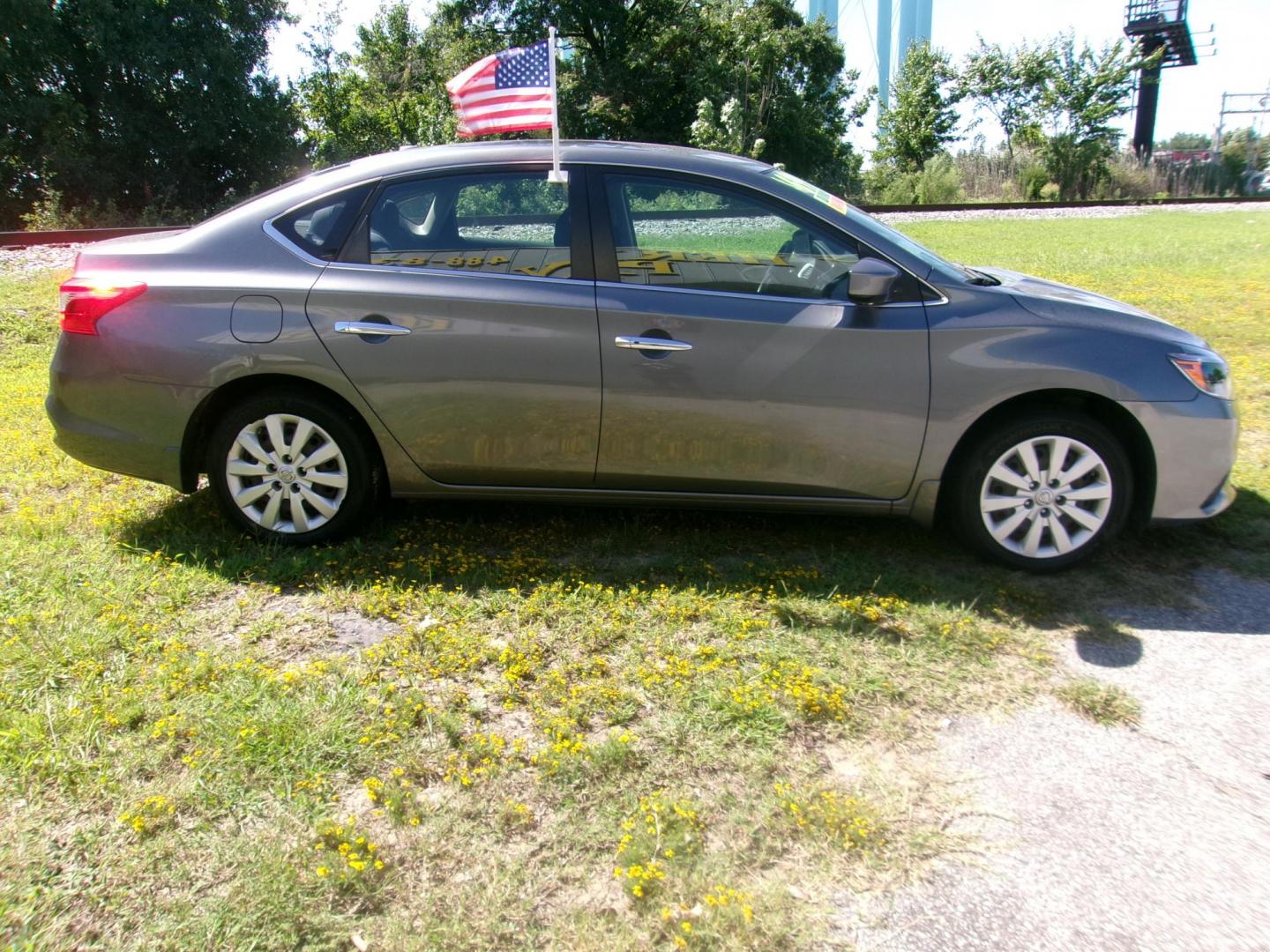 2016 Gray Nissan Sentra FE+ S (3N1AB7AP6GY) with an 1.8L L4 SFI DOHC 16V engine, CVT transmission, located at 2553 Airline Blvd, Portsmouth, VA, 23701, (757) 488-8331, 36.813889, -76.357597 - Photo#4