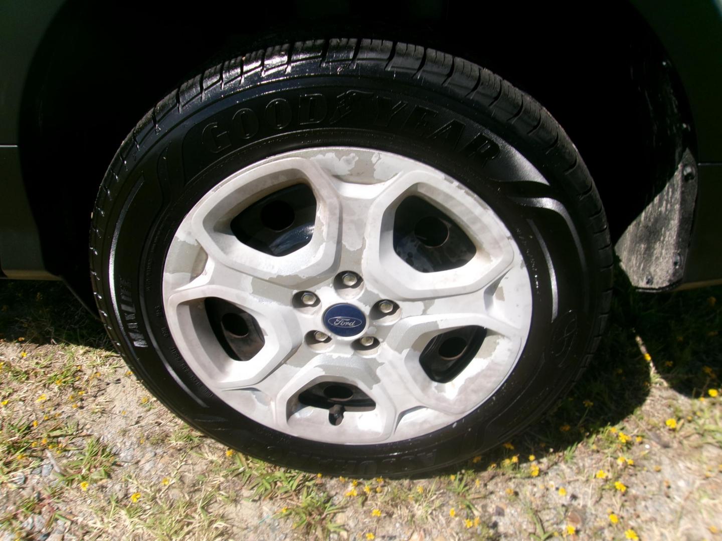 2018 Silver Ford Escape S FWD (1FMCU0F71JU) with an 2.5L L4 DOHC 16V engine, 6A transmission, located at 2553 Airline Blvd, Portsmouth, VA, 23701, (757) 488-8331, 36.813889, -76.357597 - ***VEHICLE TERMS*** Down Payment: $499 Weekly Payment: $110 APR: 23.9% Repayment Terms: 42 Months *** CALL ELIZABETH SMITH - DIRECTOR OF MARKETING @ 757-488-8331 TO SCHEDULE YOUR APPOINTMENT TODAY AND GET PRE-APPROVED RIGHT OVER THE PHONE*** - Photo#8
