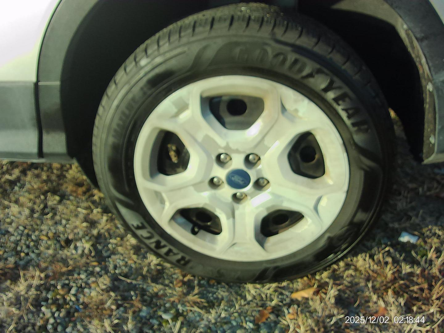 2018 Silver Ford Escape S FWD (1FMCU0F71JU) with an 2.5L L4 DOHC 16V engine, 6A transmission, located at 2553 Airline Blvd, Portsmouth, VA, 23701, (757) 488-8331, 36.813889, -76.357597 - Photo#8