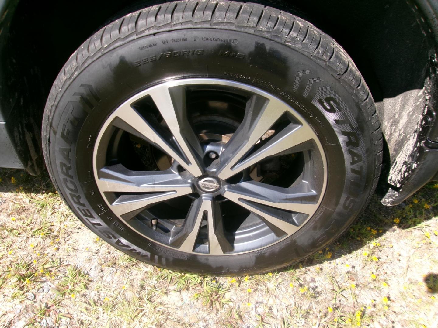 2017 Blue Nissan Rogue SL AWD (JN8AT2MV3HW) with an 2.5L L4 DOHC 16V engine, CVT transmission, located at 2553 Airline Blvd, Portsmouth, VA, 23701, (757) 488-8331, 36.813889, -76.357597 - ***VEHICLE TERMS*** Down Payment: $999 Weekly Payment: $120 APR: 23.9% Repayment Terms: 42 Months *** CALL ELIZABETH SMITH - DIRECTOR OF MARKETING @ 757-488-8331 TO SCHEDULE YOUR APPOINTMENT TODAY AND GET PRE-APPROVED RIGHT OVER THE PHONE*** - Photo#8
