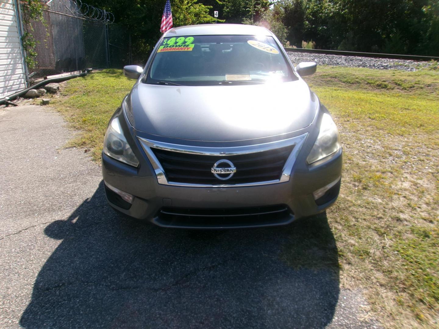 2015 Gray Nissan Altima 2.5 S (1N4AL3AP1FC) with an 2.5L L4 DOHC 16V engine, Continuously Variable Transmission transmission, located at 2553 Airline Blvd, Portsmouth, VA, 23701, (757) 488-8331, 36.813889, -76.357597 - Photo#2