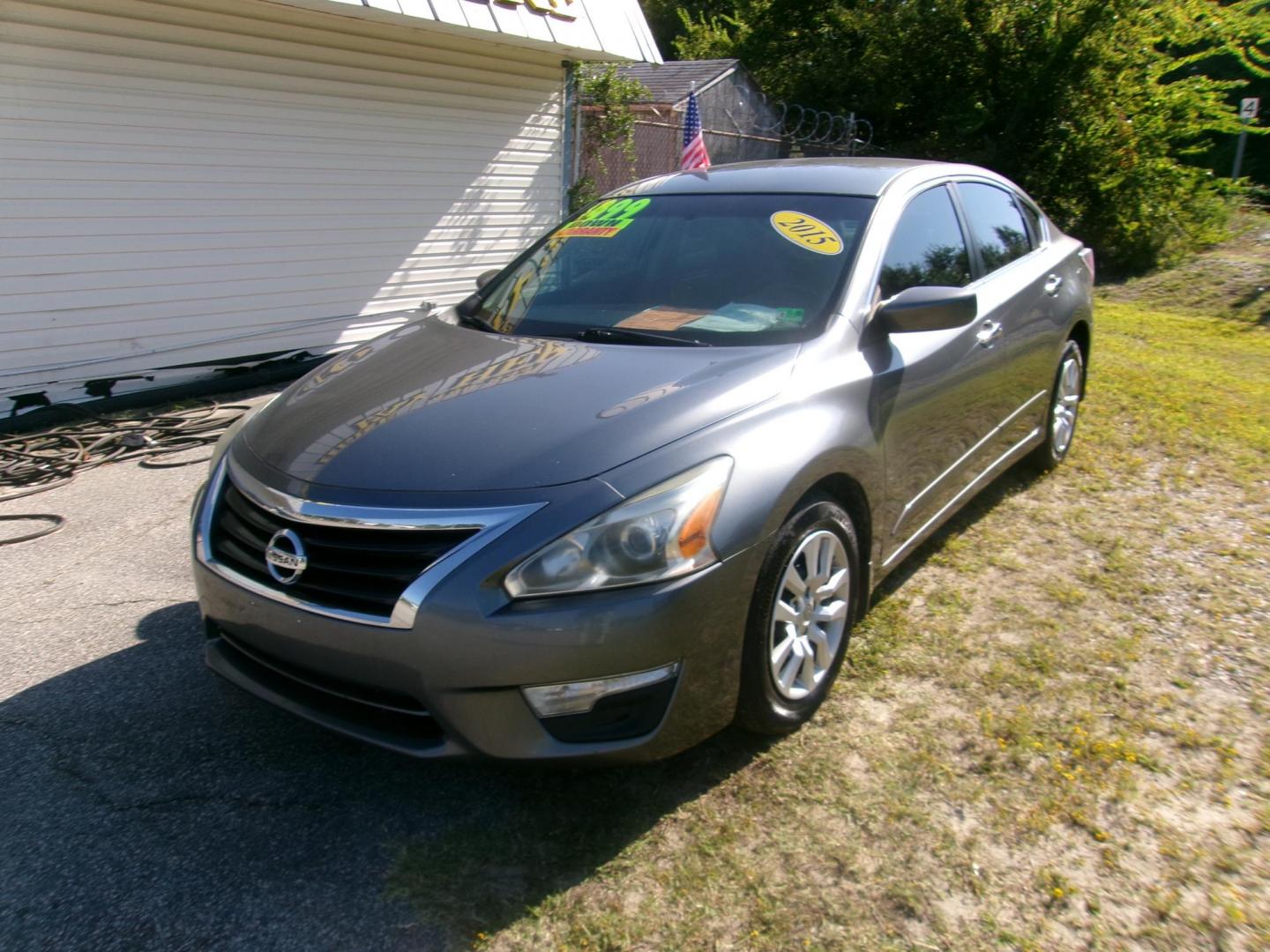2015 Gray Nissan Altima 2.5 S (1N4AL3AP1FC) with an 2.5L L4 DOHC 16V engine, Continuously Variable Transmission transmission, located at 2553 Airline Blvd, Portsmouth, VA, 23701, (757) 488-8331, 36.813889, -76.357597 - Photo#1