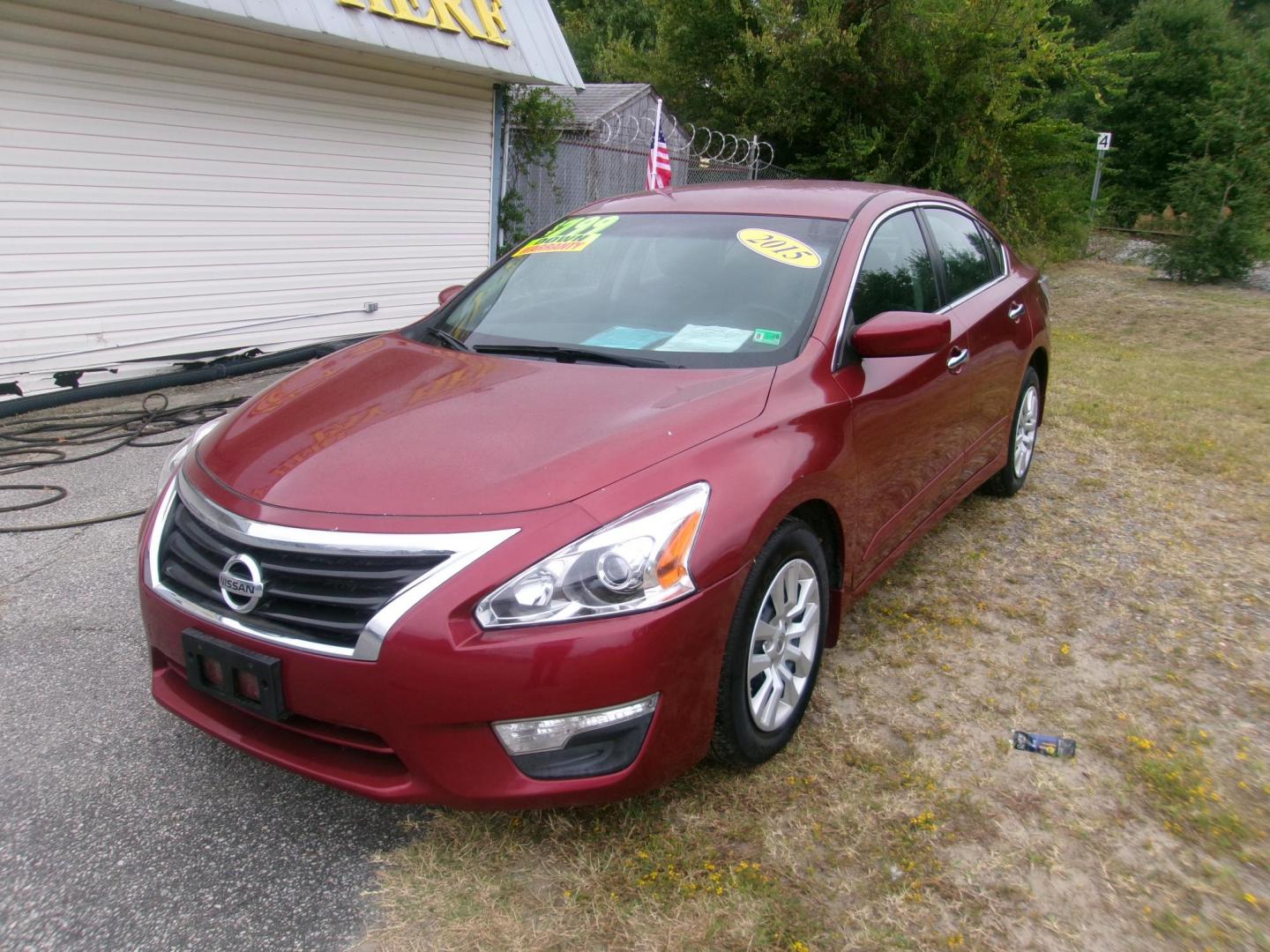 2015 Red Nissan Altima 2.5 S (1N4AL3AP8FC) with an 2.5L L4 DOHC 16V engine, Continuously Variable Transmission transmission, located at 2553 Airline Blvd, Portsmouth, VA, 23701, (757) 488-8331, 36.813889, -76.357597 - Photo#1