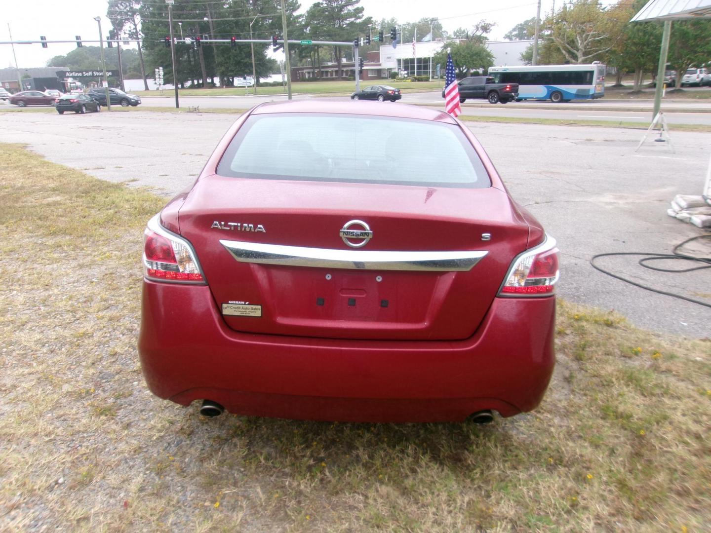 2015 Red Nissan Altima 2.5 S (1N4AL3AP8FC) with an 2.5L L4 DOHC 16V engine, Continuously Variable Transmission transmission, located at 2553 Airline Blvd, Portsmouth, VA, 23701, (757) 488-8331, 36.813889, -76.357597 - Photo#6