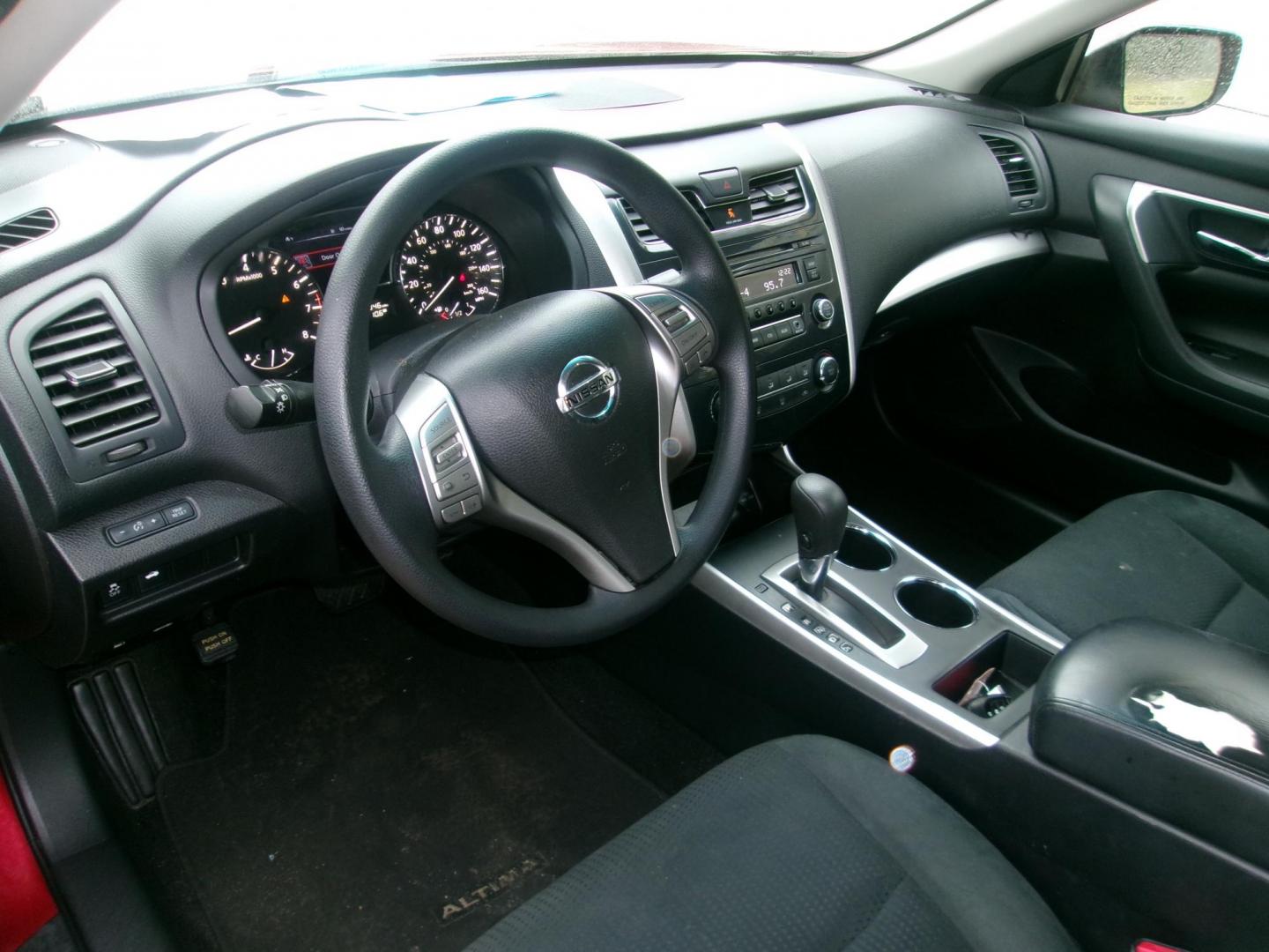 2015 Red Nissan Altima 2.5 S (1N4AL3AP8FC) with an 2.5L L4 DOHC 16V engine, Continuously Variable Transmission transmission, located at 2553 Airline Blvd, Portsmouth, VA, 23701, (757) 488-8331, 36.813889, -76.357597 - Photo#9