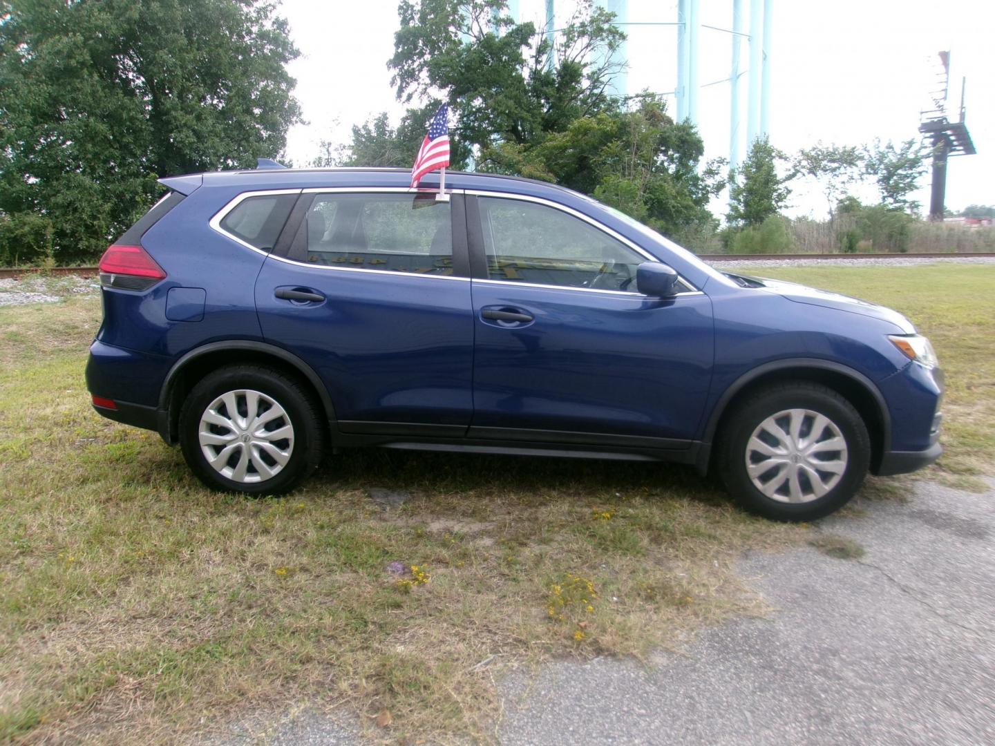 2017 Blue Nissan Rogue SL AWD (JN8AT2MV9HW) with an 2.5L L4 DOHC 16V engine, CVT transmission, located at 2553 Airline Blvd, Portsmouth, VA, 23701, (757) 488-8331, 36.813889, -76.357597 - ***VEHICLE TERMS*** Down Payment: $799 Weekly Payment: $110 APR: 23.9% Repayment Terms: 42 Months *** CALL ELIZABETH SMITH - DIRECTOR OF MARKETING @ 757-488-8331 TO SCHEDULE YOUR APPOINTMENT TODAY AND GET PRE-APPROVED RIGHT OVER THE PHONE*** - Photo#4