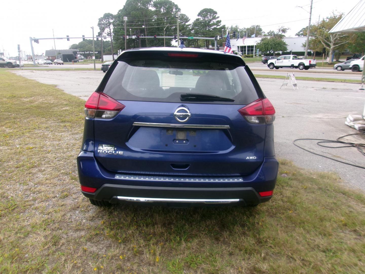 2017 Blue Nissan Rogue SL AWD (JN8AT2MV9HW) with an 2.5L L4 DOHC 16V engine, CVT transmission, located at 2553 Airline Blvd, Portsmouth, VA, 23701, (757) 488-8331, 36.813889, -76.357597 - ***VEHICLE TERMS*** Down Payment: $799 Weekly Payment: $110 APR: 23.9% Repayment Terms: 42 Months *** CALL ELIZABETH SMITH - DIRECTOR OF MARKETING @ 757-488-8331 TO SCHEDULE YOUR APPOINTMENT TODAY AND GET PRE-APPROVED RIGHT OVER THE PHONE*** - Photo#6