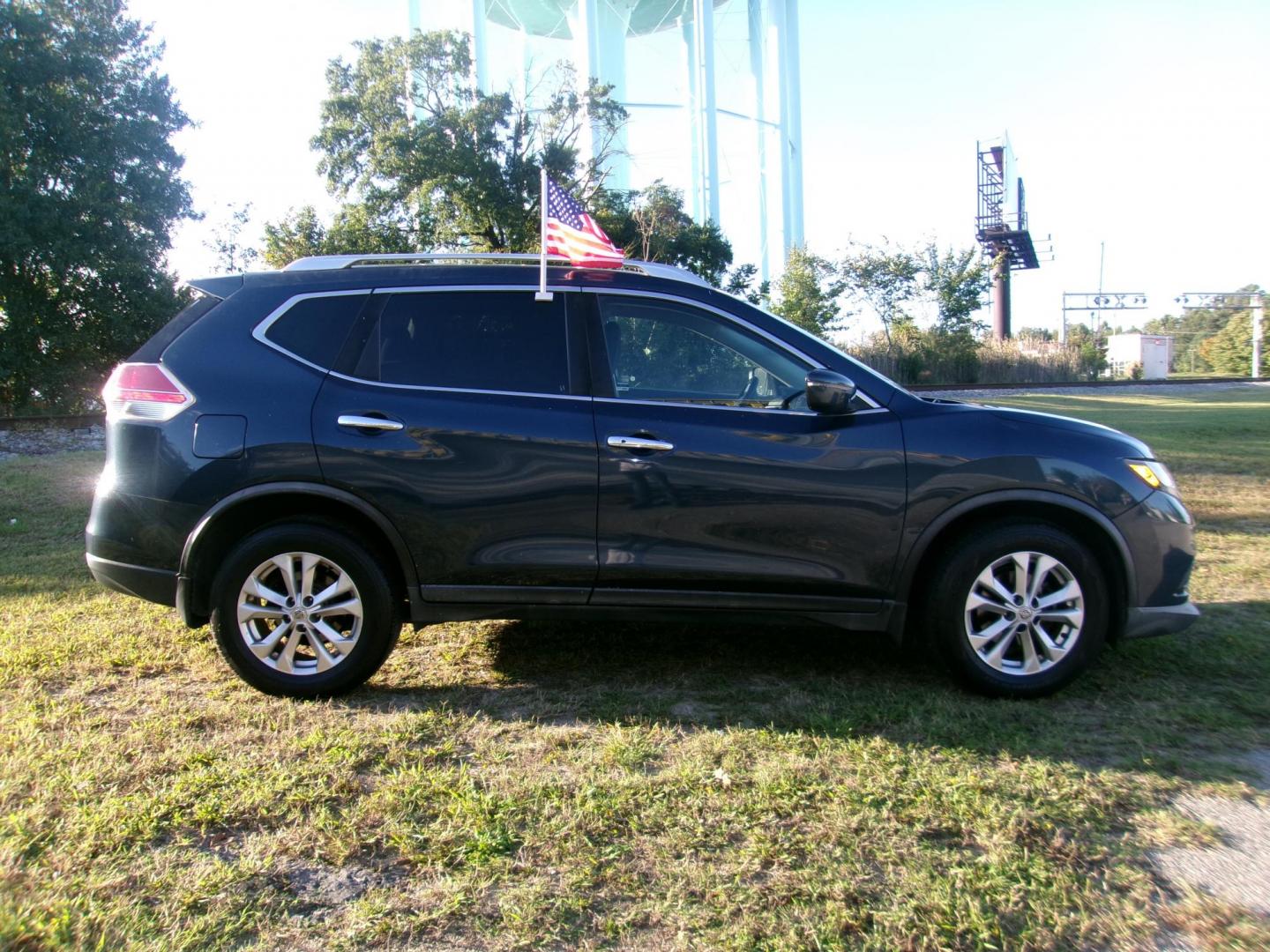 2016 Blue Nissan Rogue S 2WD (KNMAT2MT8GP) with an 2.5L L4 DOHC 16V engine, CVT transmission, located at 2553 Airline Blvd, Portsmouth, VA, 23701, (757) 488-8331, 36.813889, -76.357597 - ***VEHICLE TERMS*** Down Payment: $899 Weekly Payment: $115 APR: 23.9% Repayment Terms: 42 Months *** CALL ELIZABETH SMITH - DIRECTOR OF MARKETING @ 757-488-8331 TO SCHEDULE YOUR APPOINTMENT TODAY AND GET PRE-APPROVED RIGHT OVER THE PHONE*** - Photo#4
