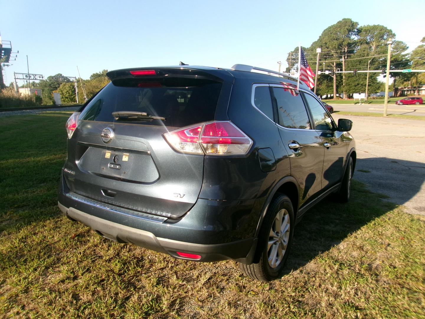 2016 Blue Nissan Rogue S 2WD (KNMAT2MT8GP) with an 2.5L L4 DOHC 16V engine, CVT transmission, located at 2553 Airline Blvd, Portsmouth, VA, 23701, (757) 488-8331, 36.813889, -76.357597 - ***VEHICLE TERMS*** Down Payment: $899 Weekly Payment: $115 APR: 23.9% Repayment Terms: 42 Months *** CALL ELIZABETH SMITH - DIRECTOR OF MARKETING @ 757-488-8331 TO SCHEDULE YOUR APPOINTMENT TODAY AND GET PRE-APPROVED RIGHT OVER THE PHONE*** - Photo#5