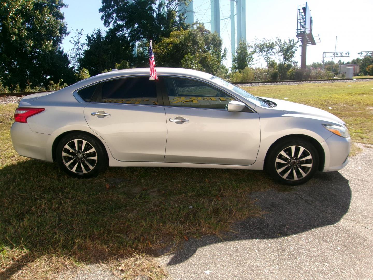 2017 Silver Nissan Altima 2.5 S (1N4AL3AP5HC) with an 2.5L L4 DOHC 16V engine, CVT transmission, located at 2553 Airline Blvd, Portsmouth, VA, 23701, (757) 488-8331, 36.813889, -76.357597 - ***VEHICLE TERMS*** Down Payment: $899 Weekly Payment: $120 APR: 23.9% Repayment Terms: 42 Months *** CALL ELIZABETH SMITH - DIRECTOR OF MARKETING @ 757-488-8331 TO SCHEDULE YOUR APPOINTMENT TODAY AND GET PRE-APPROVED RIGHT OVER THE PHONE*** - Photo#4