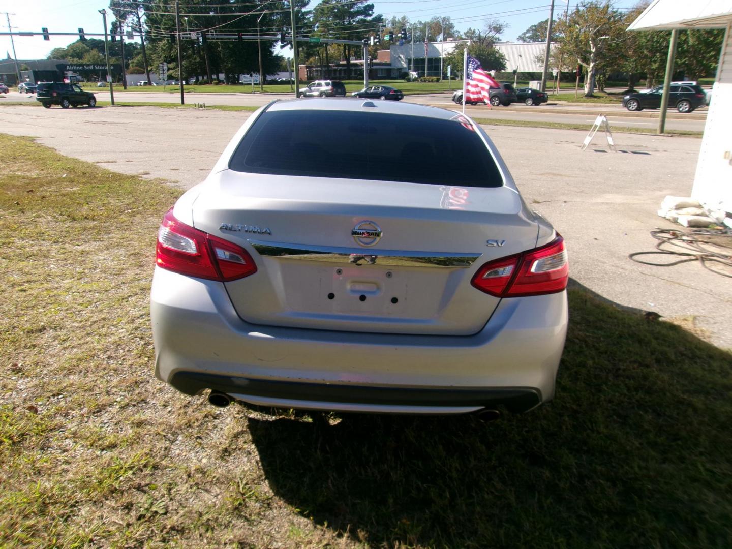 2017 Silver Nissan Altima 2.5 S (1N4AL3AP5HC) with an 2.5L L4 DOHC 16V engine, CVT transmission, located at 2553 Airline Blvd, Portsmouth, VA, 23701, (757) 488-8331, 36.813889, -76.357597 - ***VEHICLE TERMS*** Down Payment: $899 Weekly Payment: $120 APR: 23.9% Repayment Terms: 42 Months *** CALL ELIZABETH SMITH - DIRECTOR OF MARKETING @ 757-488-8331 TO SCHEDULE YOUR APPOINTMENT TODAY AND GET PRE-APPROVED RIGHT OVER THE PHONE*** - Photo#6