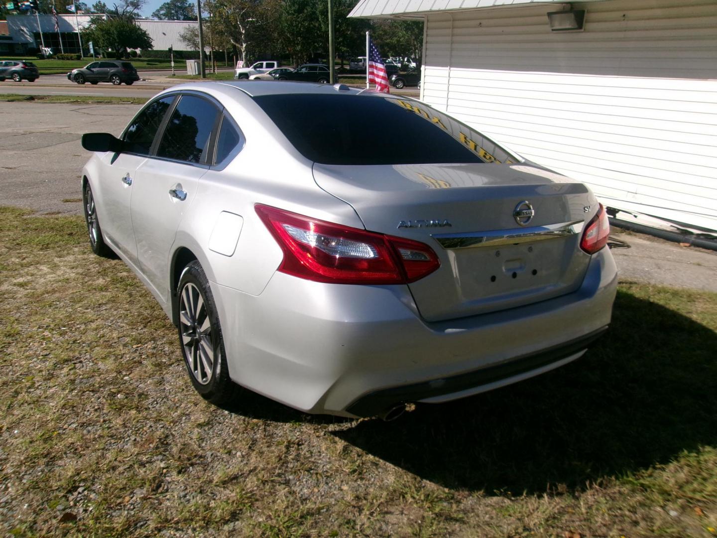 2017 Silver Nissan Altima 2.5 S (1N4AL3AP5HC) with an 2.5L L4 DOHC 16V engine, CVT transmission, located at 2553 Airline Blvd, Portsmouth, VA, 23701, (757) 488-8331, 36.813889, -76.357597 - ***VEHICLE TERMS*** Down Payment: $899 Weekly Payment: $120 APR: 23.9% Repayment Terms: 42 Months *** CALL ELIZABETH SMITH - DIRECTOR OF MARKETING @ 757-488-8331 TO SCHEDULE YOUR APPOINTMENT TODAY AND GET PRE-APPROVED RIGHT OVER THE PHONE*** - Photo#7