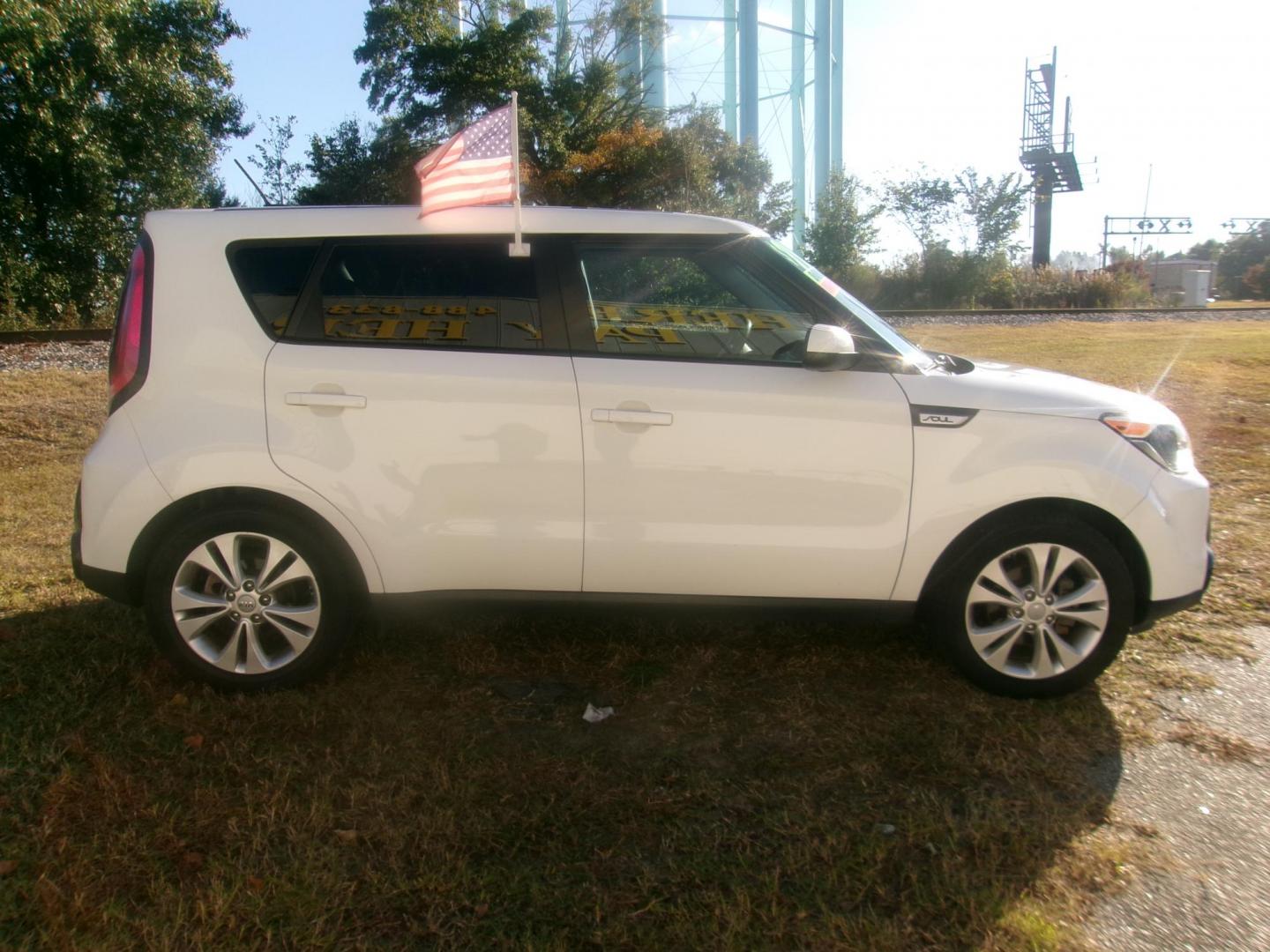2016 White Kia Soul + (KNDJP3A57G7) with an 2.0L L4 DOHC 16V engine, 6A transmission, located at 2553 Airline Blvd, Portsmouth, VA, 23701, (757) 488-8331, 36.813889, -76.357597 - Photo#4