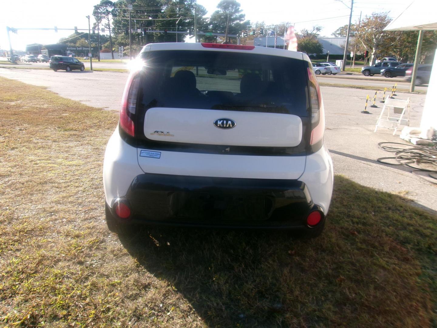 2016 White Kia Soul + (KNDJP3A57G7) with an 2.0L L4 DOHC 16V engine, 6A transmission, located at 2553 Airline Blvd, Portsmouth, VA, 23701, (757) 488-8331, 36.813889, -76.357597 - Photo#6