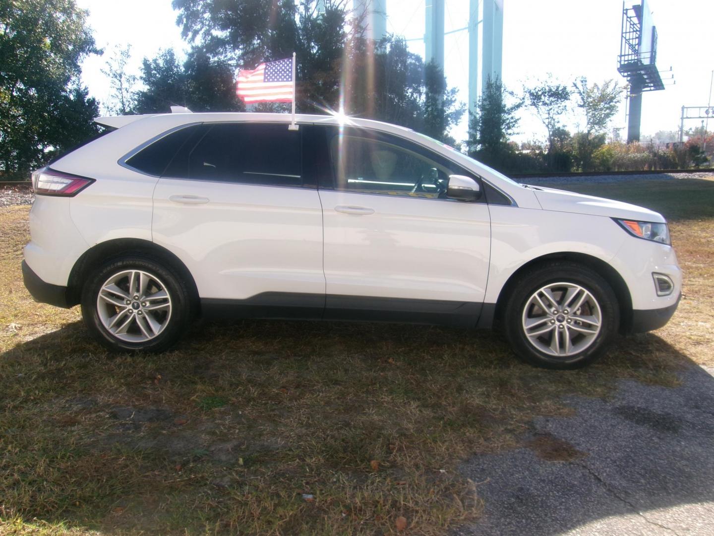 2017 White Ford Edge SEL AWD (2FMPK4J90HB) with an 2.0L L4 DOHC 16V engine, 6A transmission, located at 2553 Airline Blvd, Portsmouth, VA, 23701, (757) 488-8331, 36.813889, -76.357597 - ***VEHICLE TERMS*** Down Payment: $1999 Weekly Payment: $125 APR: 23.9% Repayment Terms: 42 Months *** CALL ELIZABETH SMITH - DIRECTOR OF MARKETING @ 757-488-8331 TO SCHEDULE YOUR APPOINTMENT TODAY AND GET PRE-APPROVED RIGHT OVER THE PHONE*** - Photo#4