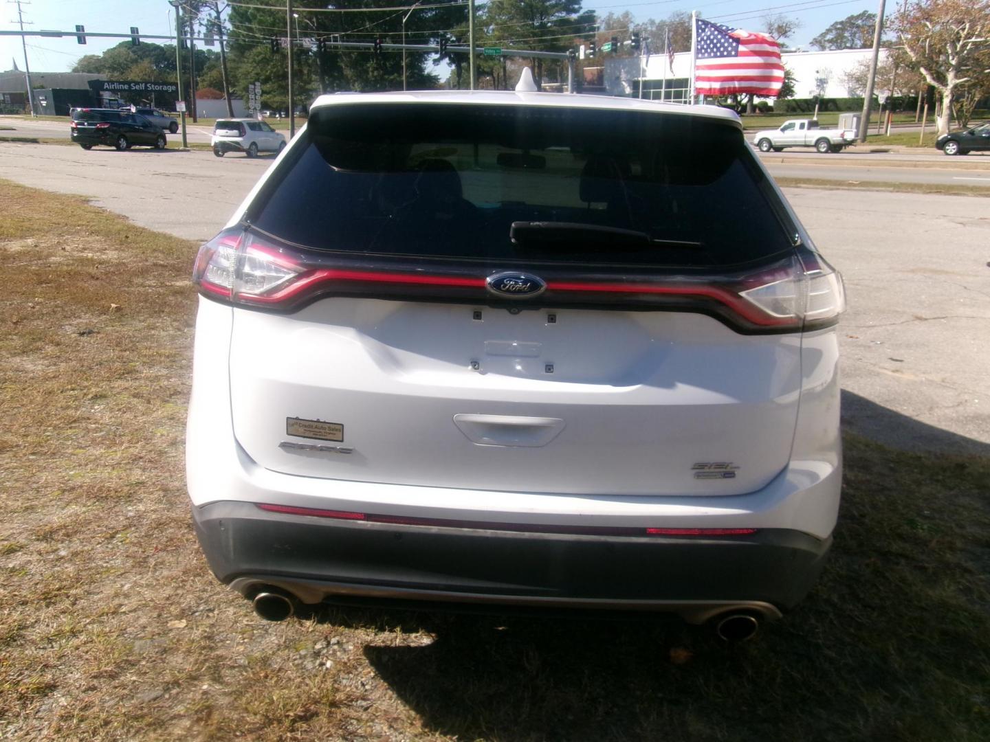 2017 White Ford Edge SEL AWD (2FMPK4J90HB) with an 2.0L L4 DOHC 16V engine, 6A transmission, located at 2553 Airline Blvd, Portsmouth, VA, 23701, (757) 488-8331, 36.813889, -76.357597 - ***VEHICLE TERMS*** Down Payment: $1999 Weekly Payment: $125 APR: 23.9% Repayment Terms: 42 Months *** CALL ELIZABETH SMITH - DIRECTOR OF MARKETING @ 757-488-8331 TO SCHEDULE YOUR APPOINTMENT TODAY AND GET PRE-APPROVED RIGHT OVER THE PHONE*** - Photo#6