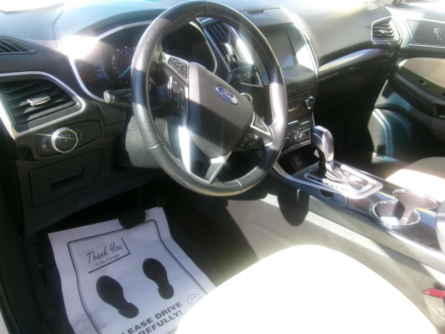 2017 White Ford Edge SEL AWD (2FMPK4J90HB) with an 2.0L L4 DOHC 16V engine, 6A transmission, located at 2553 Airline Blvd, Portsmouth, VA, 23701, (757) 488-8331, 36.813889, -76.357597 - ***VEHICLE TERMS*** Down Payment: $1999 Weekly Payment: $125 APR: 23.9% Repayment Terms: 42 Months *** CALL ELIZABETH SMITH - DIRECTOR OF MARKETING @ 757-488-8331 TO SCHEDULE YOUR APPOINTMENT TODAY AND GET PRE-APPROVED RIGHT OVER THE PHONE*** - Photo#9