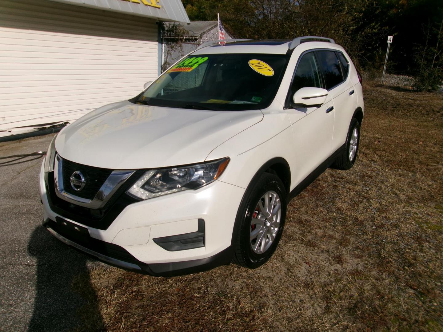 2017 White Nissan Rogue S AWD (5N1AT2MVXHC) with an 2.5L L4 DOHC 16V engine, CVT transmission, located at 2553 Airline Blvd, Portsmouth, VA, 23701, (757) 488-8331, 36.813889, -76.357597 - Photo#1
