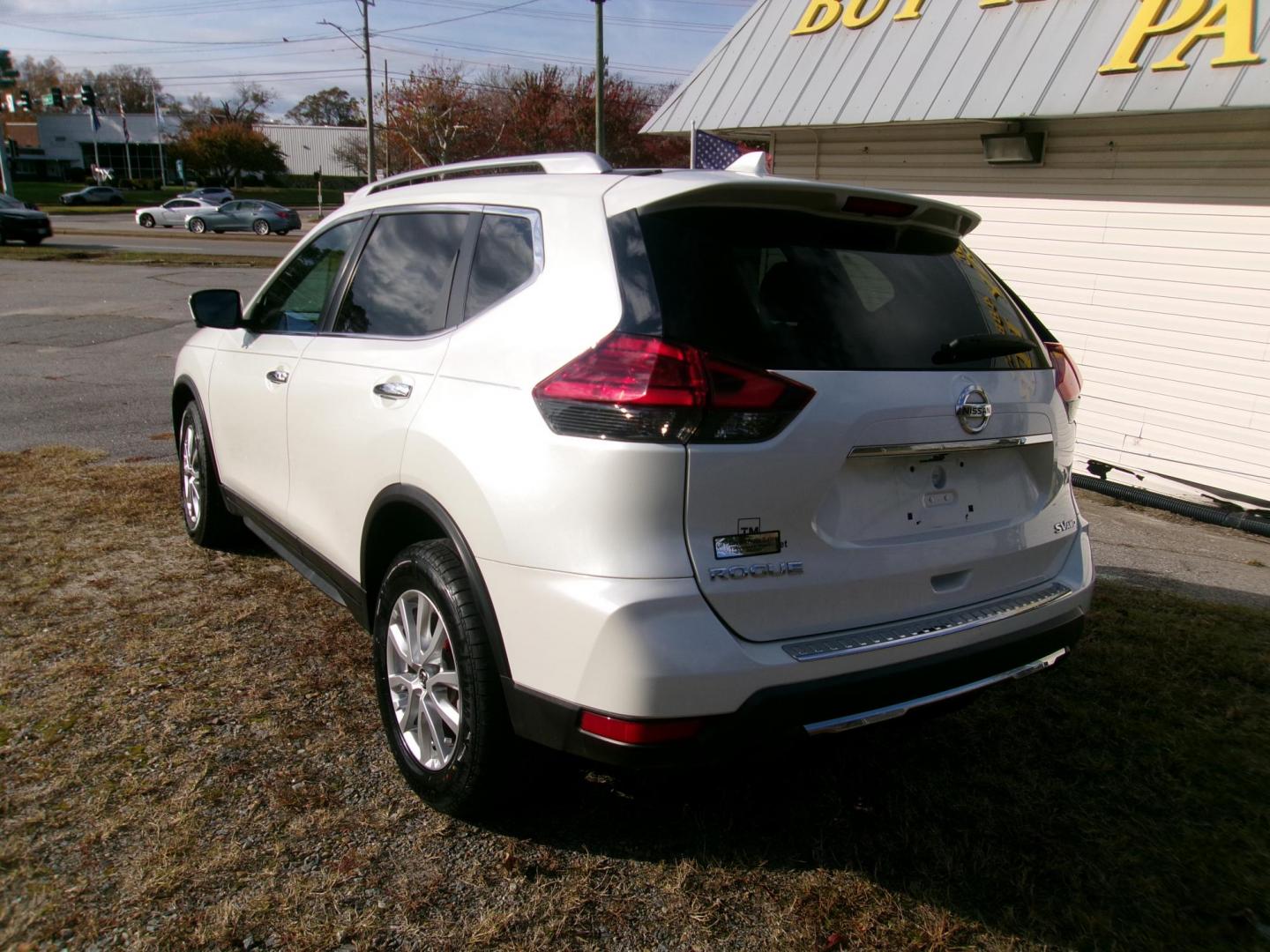 2017 White Nissan Rogue S AWD (5N1AT2MVXHC) with an 2.5L L4 DOHC 16V engine, CVT transmission, located at 2553 Airline Blvd, Portsmouth, VA, 23701, (757) 488-8331, 36.813889, -76.357597 - Photo#7