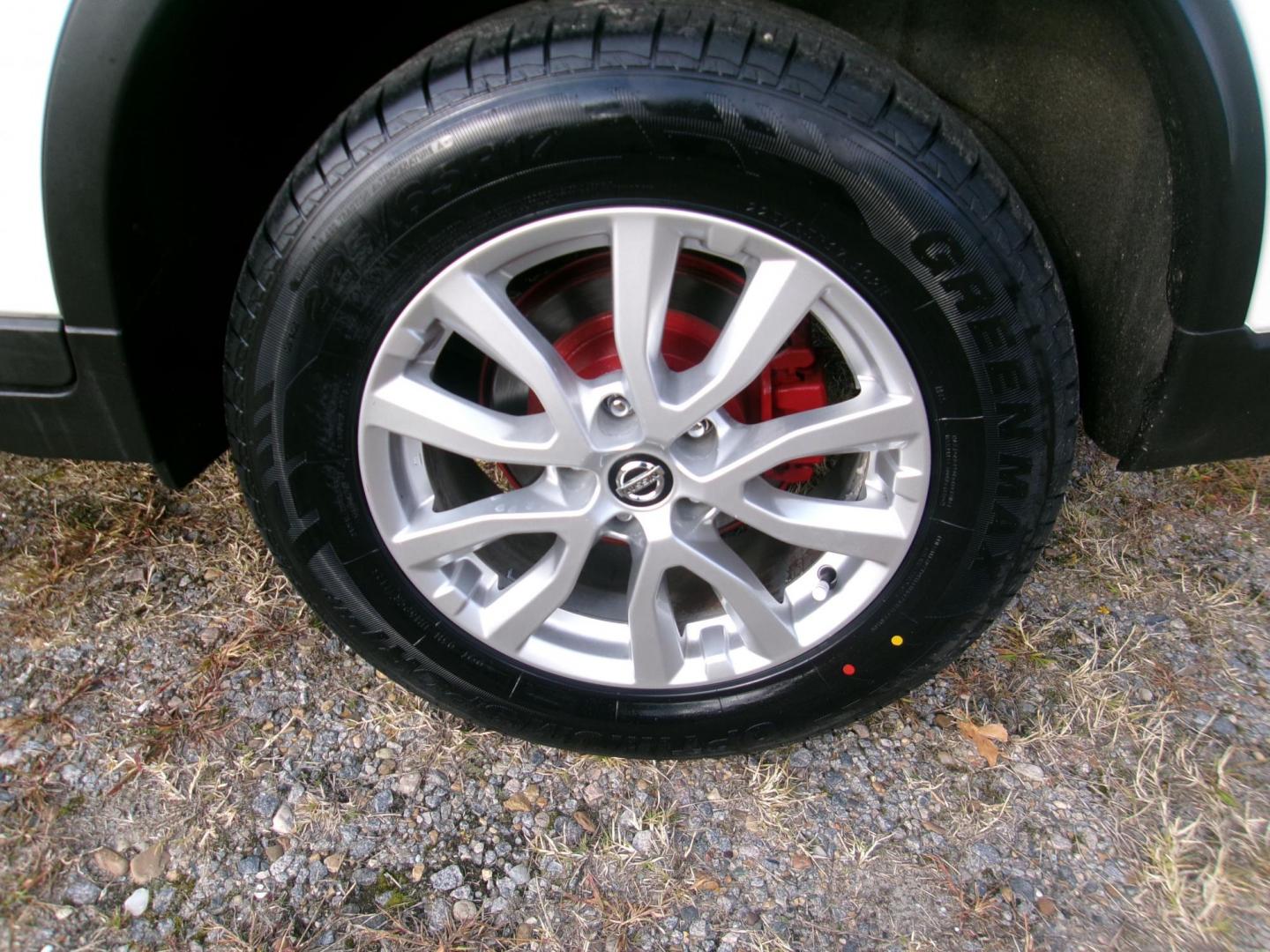 2017 White Nissan Rogue S AWD (5N1AT2MVXHC) with an 2.5L L4 DOHC 16V engine, CVT transmission, located at 2553 Airline Blvd, Portsmouth, VA, 23701, (757) 488-8331, 36.813889, -76.357597 - Photo#8