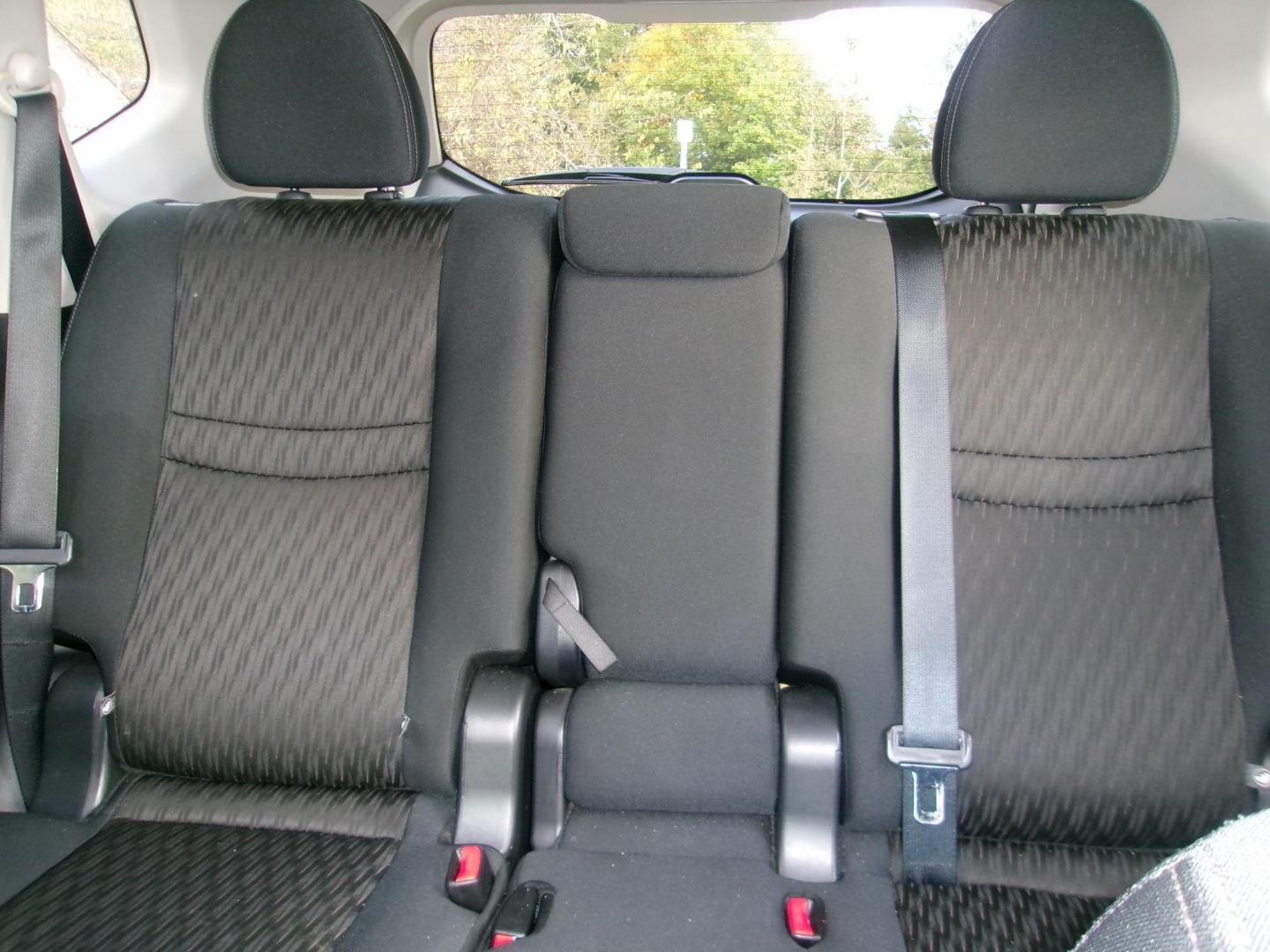 2017 White Nissan Rogue S AWD (5N1AT2MVXHC) with an 2.5L L4 DOHC 16V engine, CVT transmission, located at 2553 Airline Blvd, Portsmouth, VA, 23701, (757) 488-8331, 36.813889, -76.357597 - Photo#10